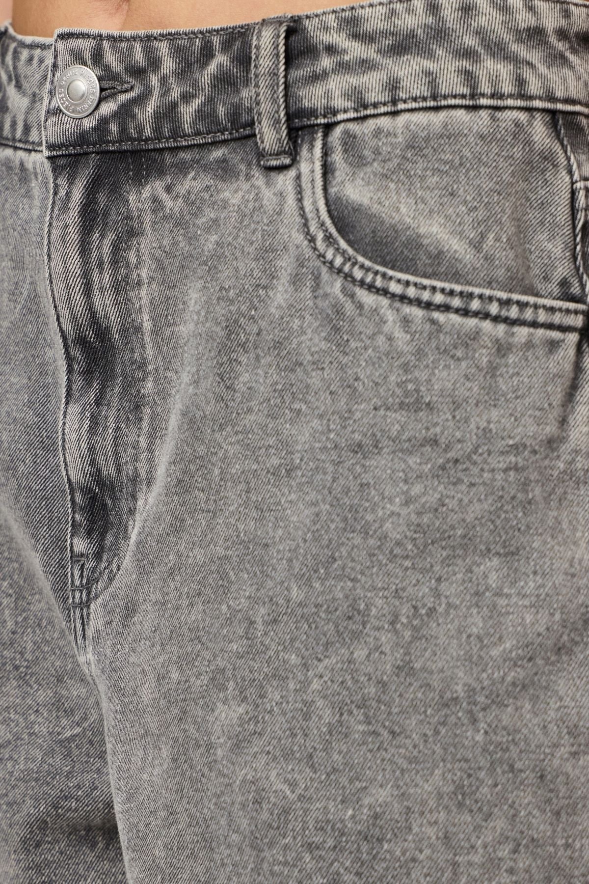 Abbi Shorts - Hellgrau Denim - Image 5