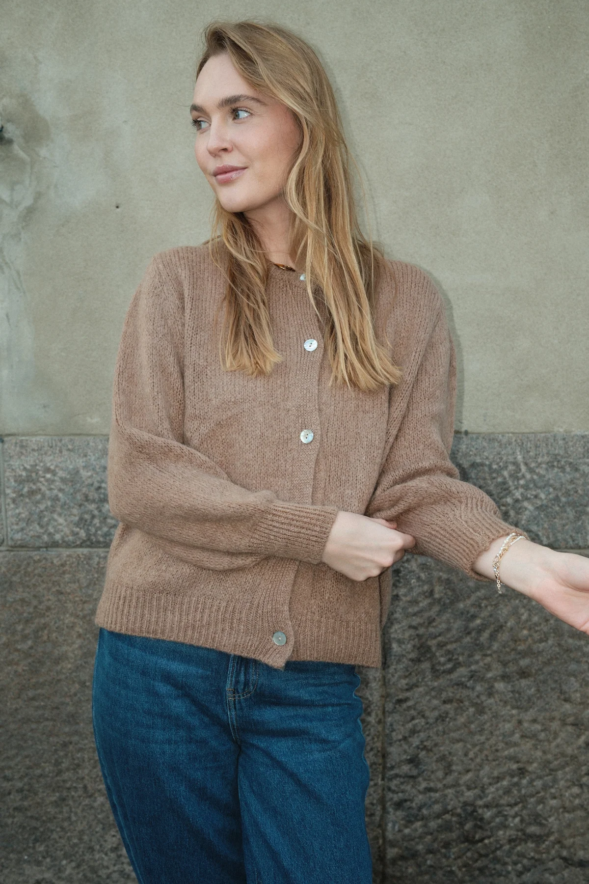 Anna-Cardigan – Braun - Image 5