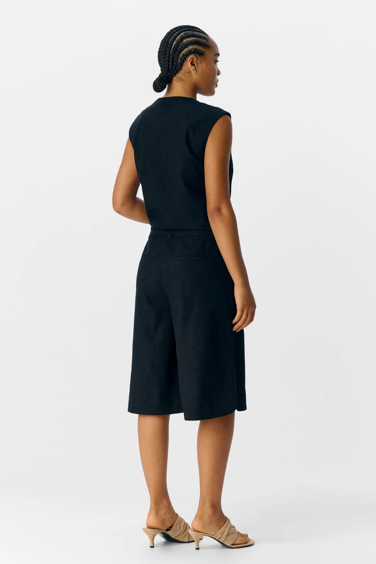 Aura Bermuda Shorts - Schwarz - Image 4