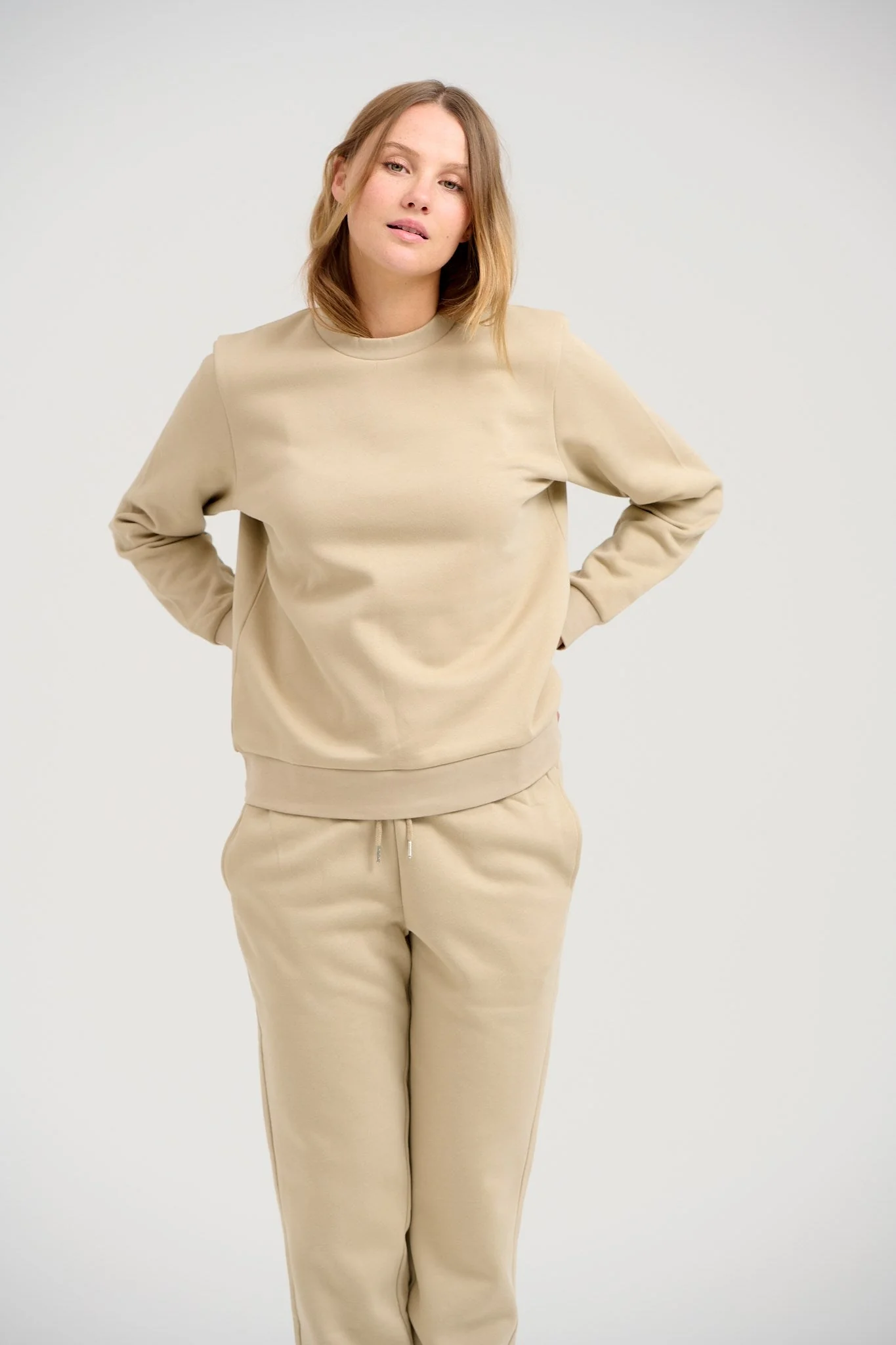 Basic Crewneck -Schweiß - dunkles Beige