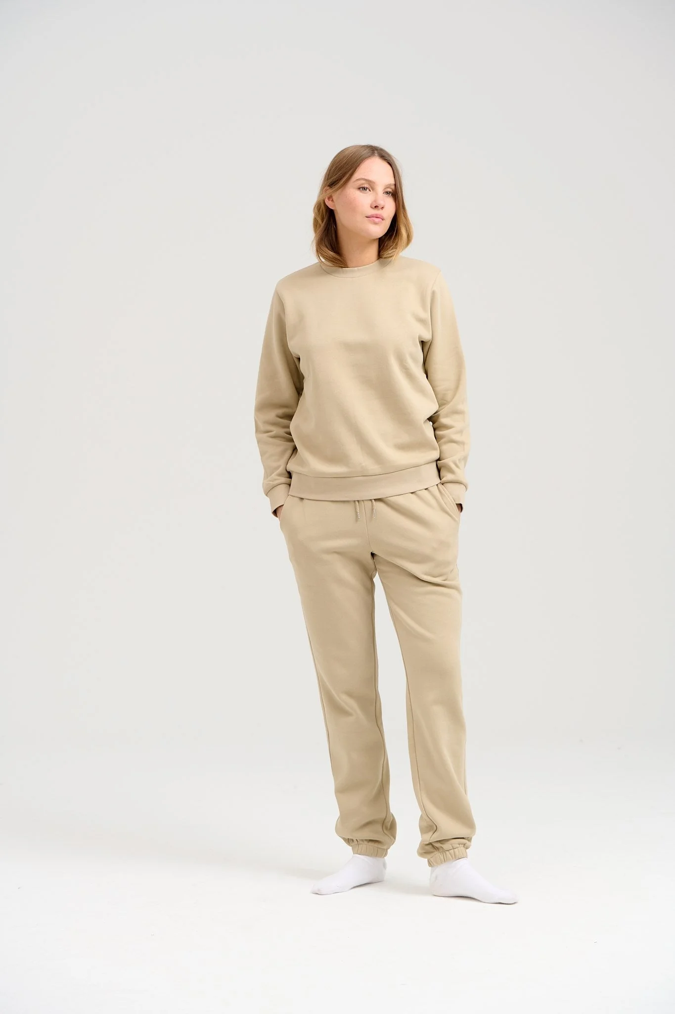 Basic Crewneck -Schweiß - dunkles Beige - Image 3