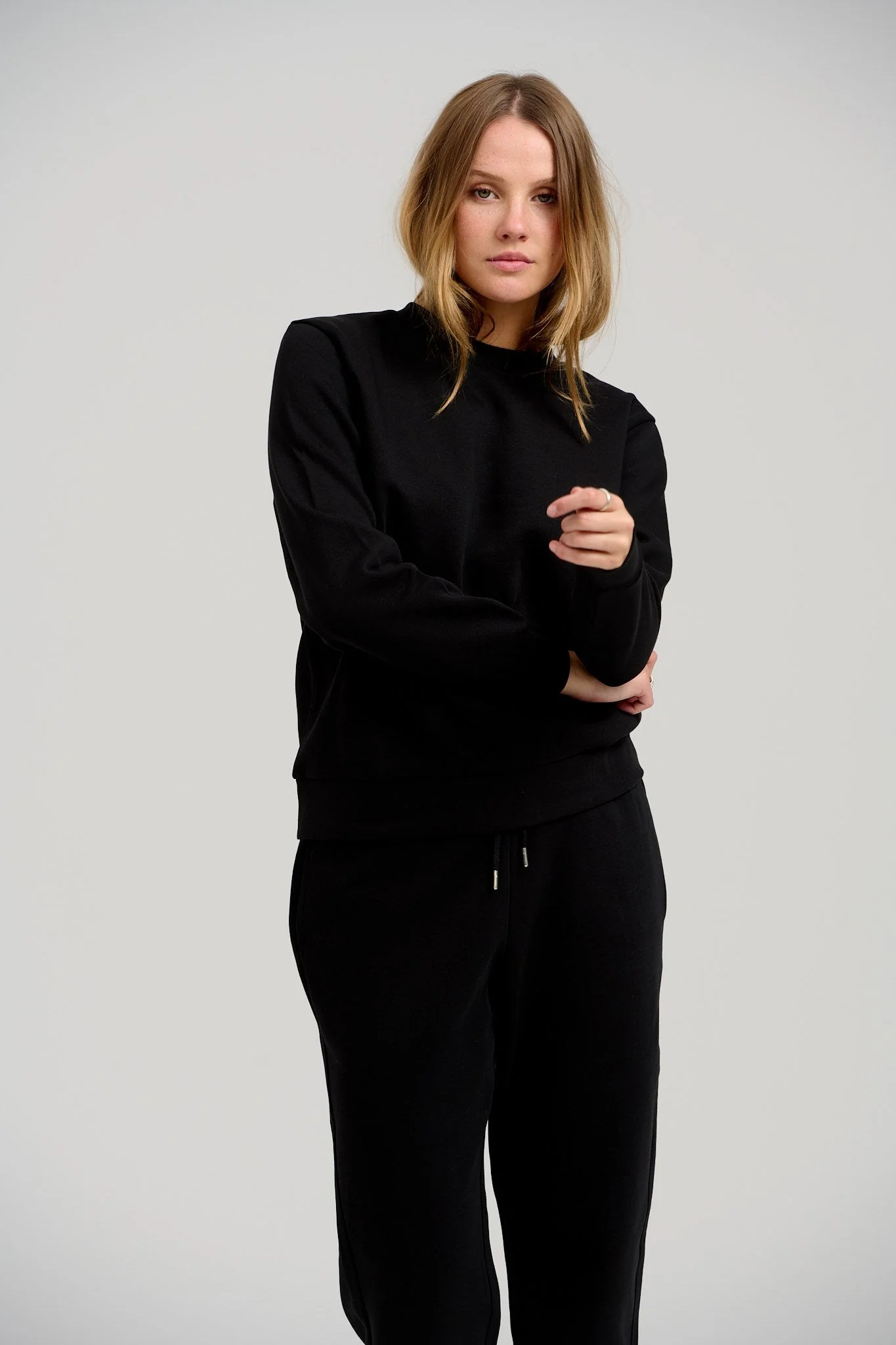 Basic Sweatsuit mit Crewneck (schwarz) - Paketangebot (Damen)