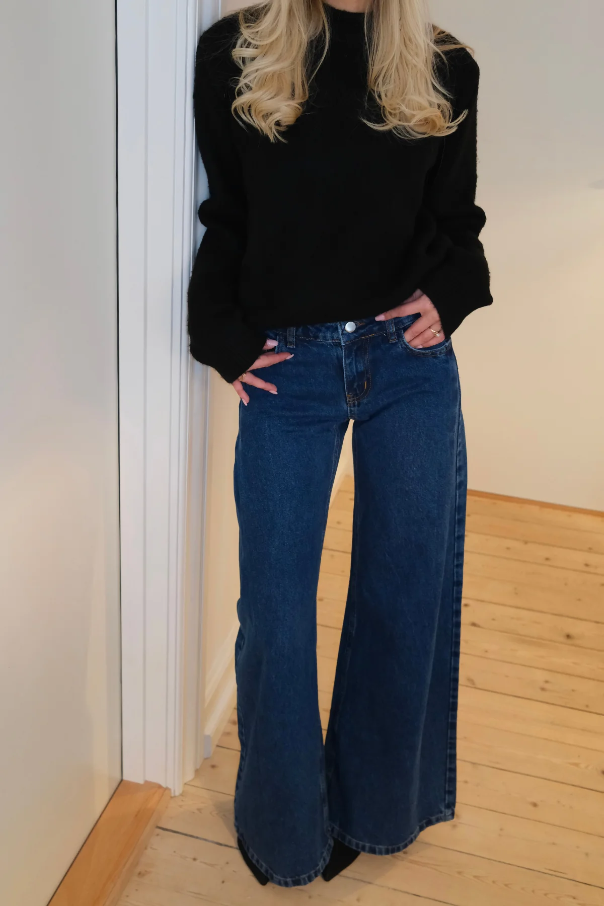 Bianca Jeans mit niedriger Taille – Mittelblau - Image 3