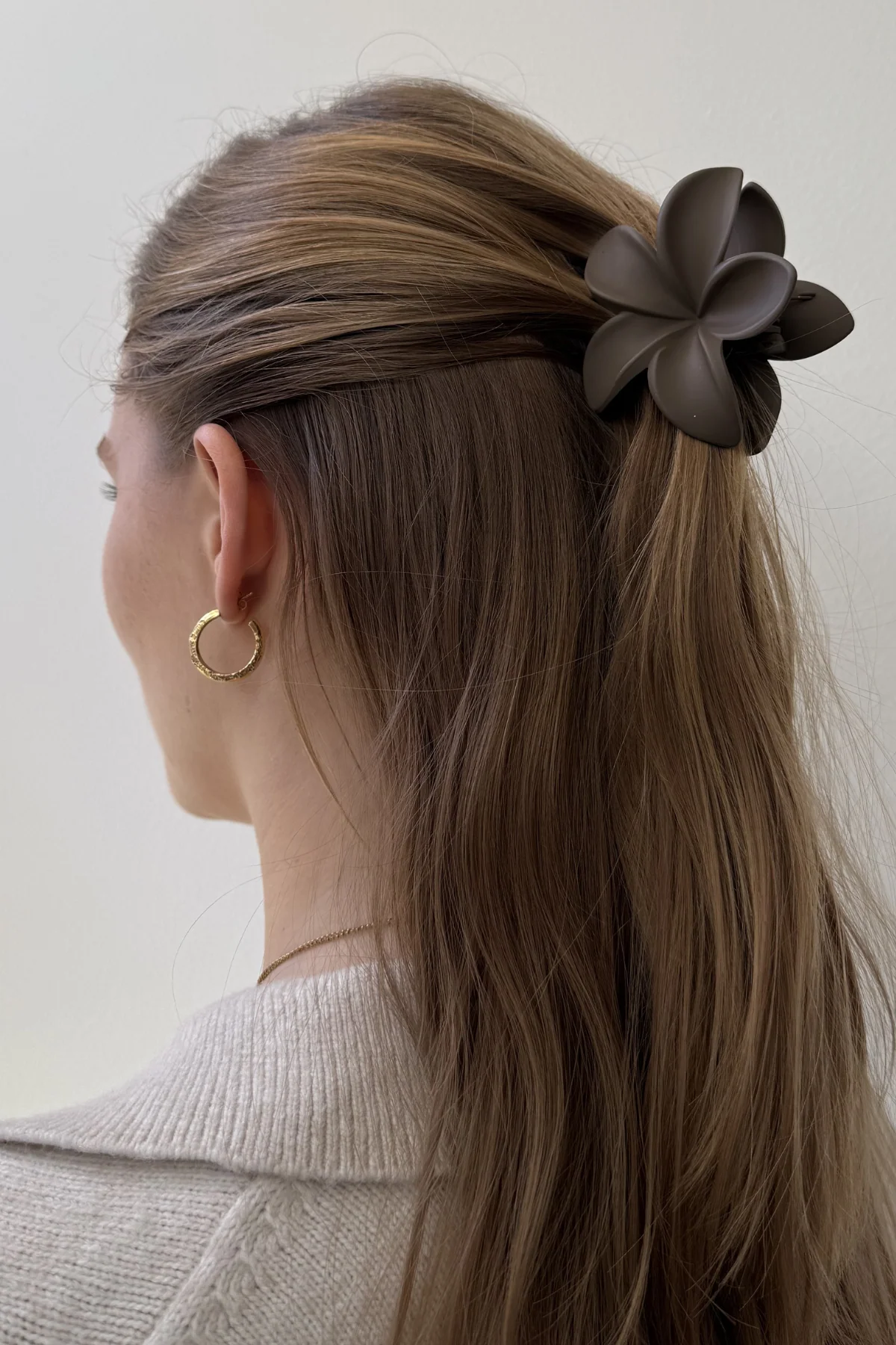 Blumenhaarclip - braun