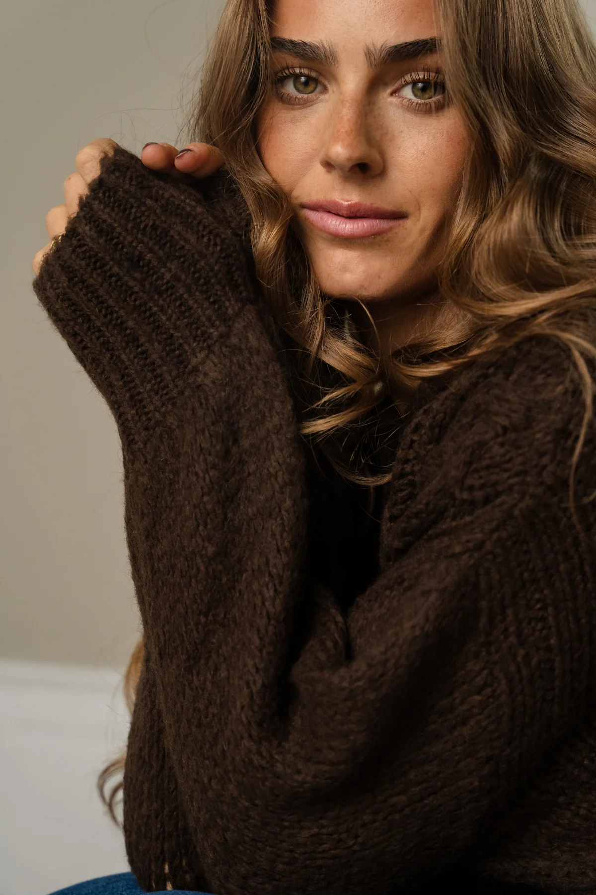 Botton Knit - Braun - Image 7
