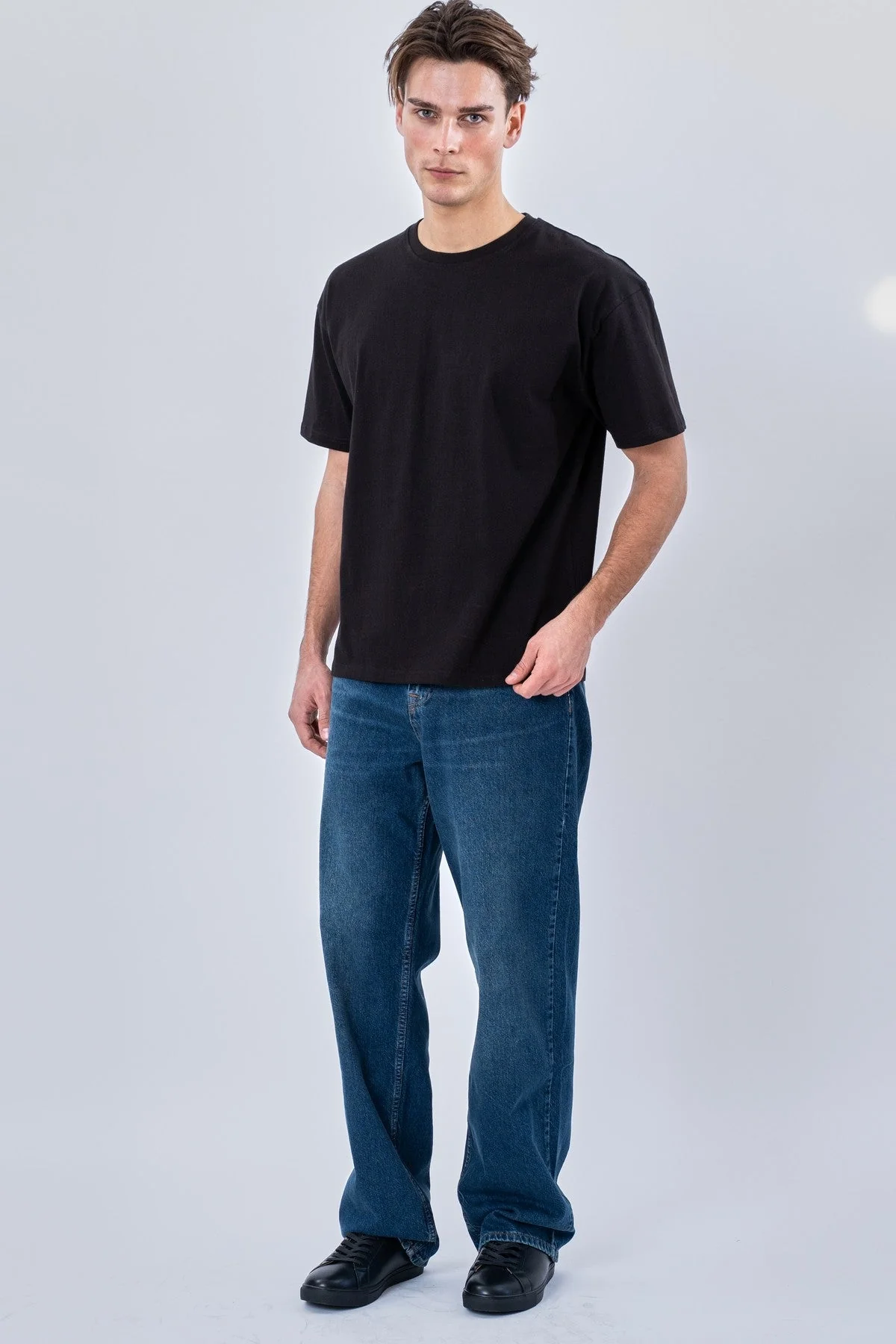 Kastenförmiges T-Shirt - Schwarz - Image 3