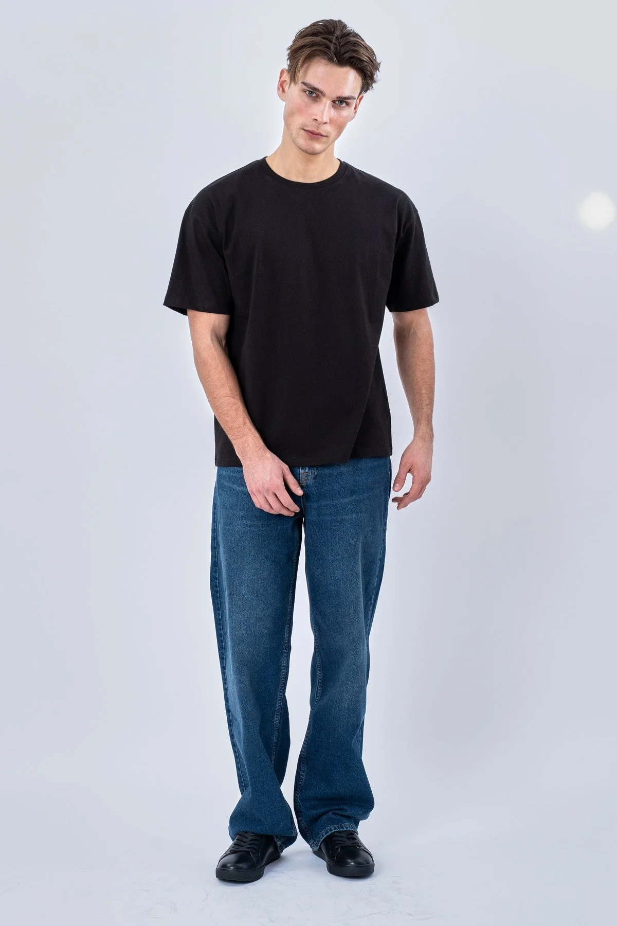 Kastenförmiges T-Shirt - Schwarz - Image 2