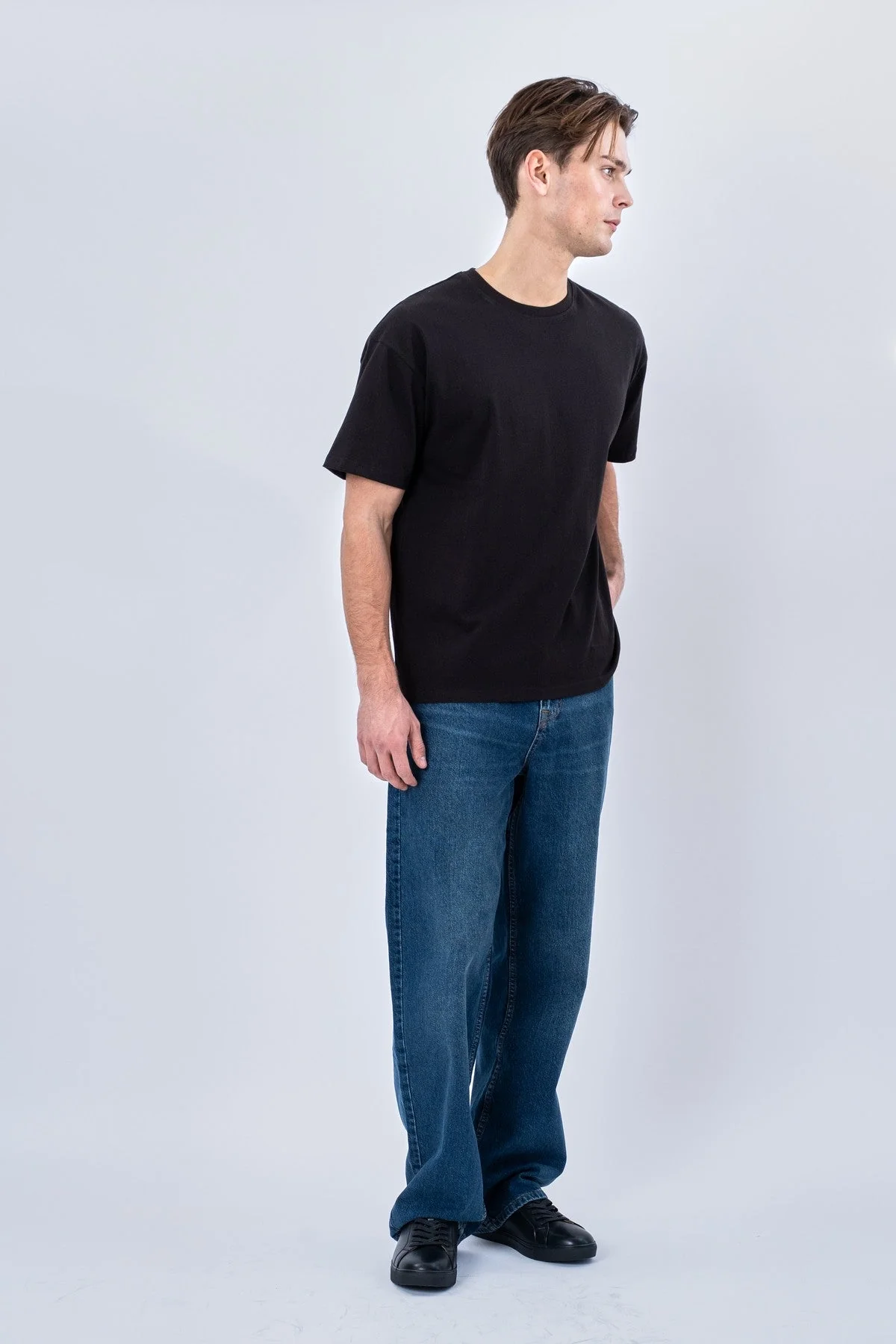 Kastenförmiges T-Shirt - Schwarz - Image 4