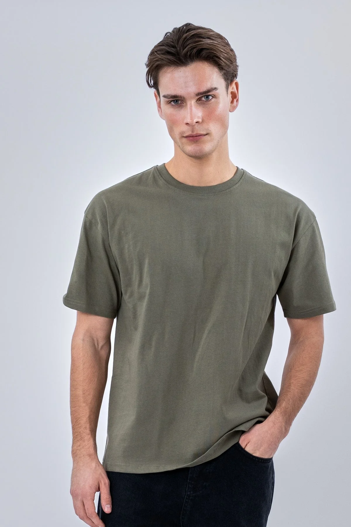 Kastenförmiges T-Shirt – Oliv