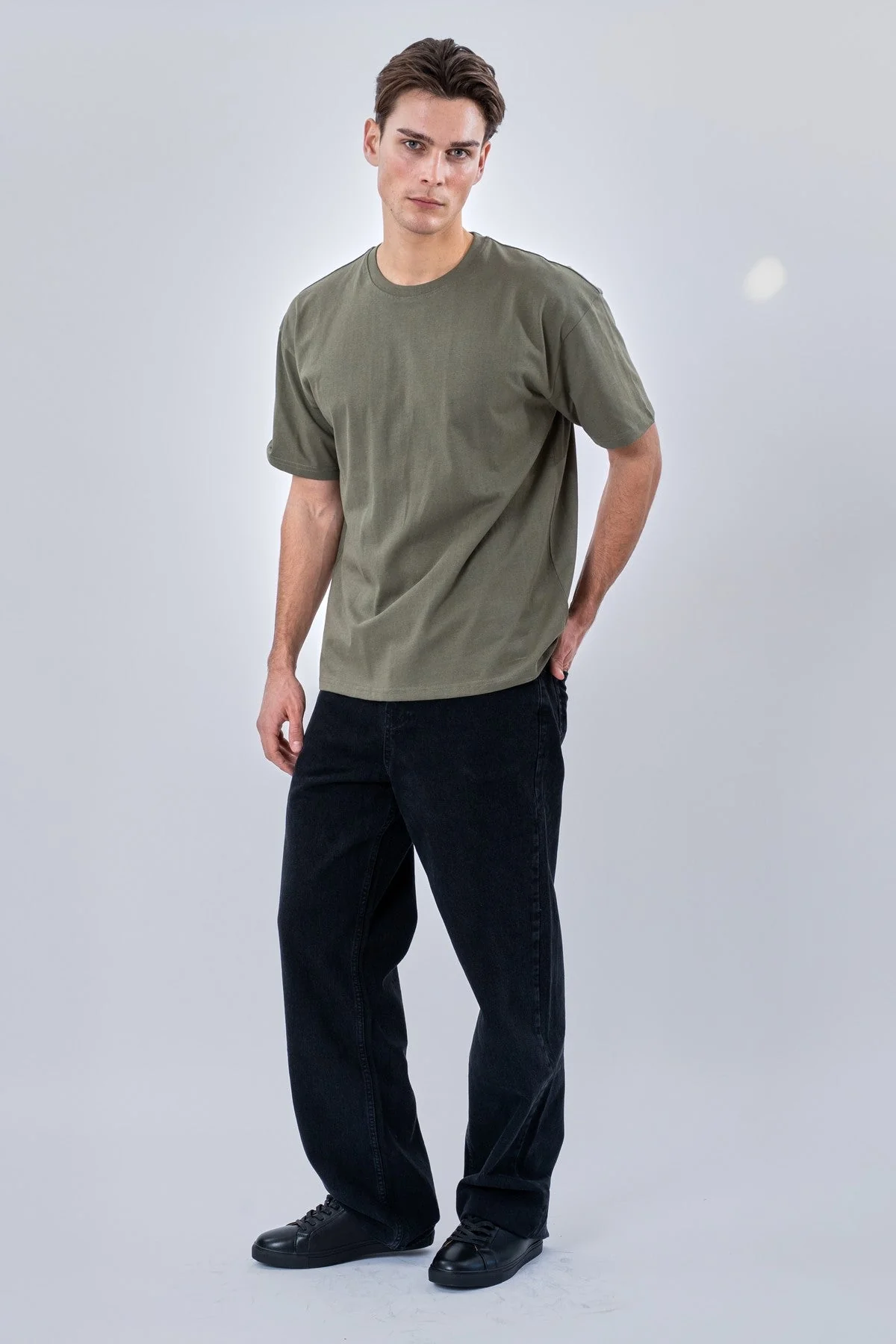 Kastenförmiges T-Shirt – Oliv - Image 3