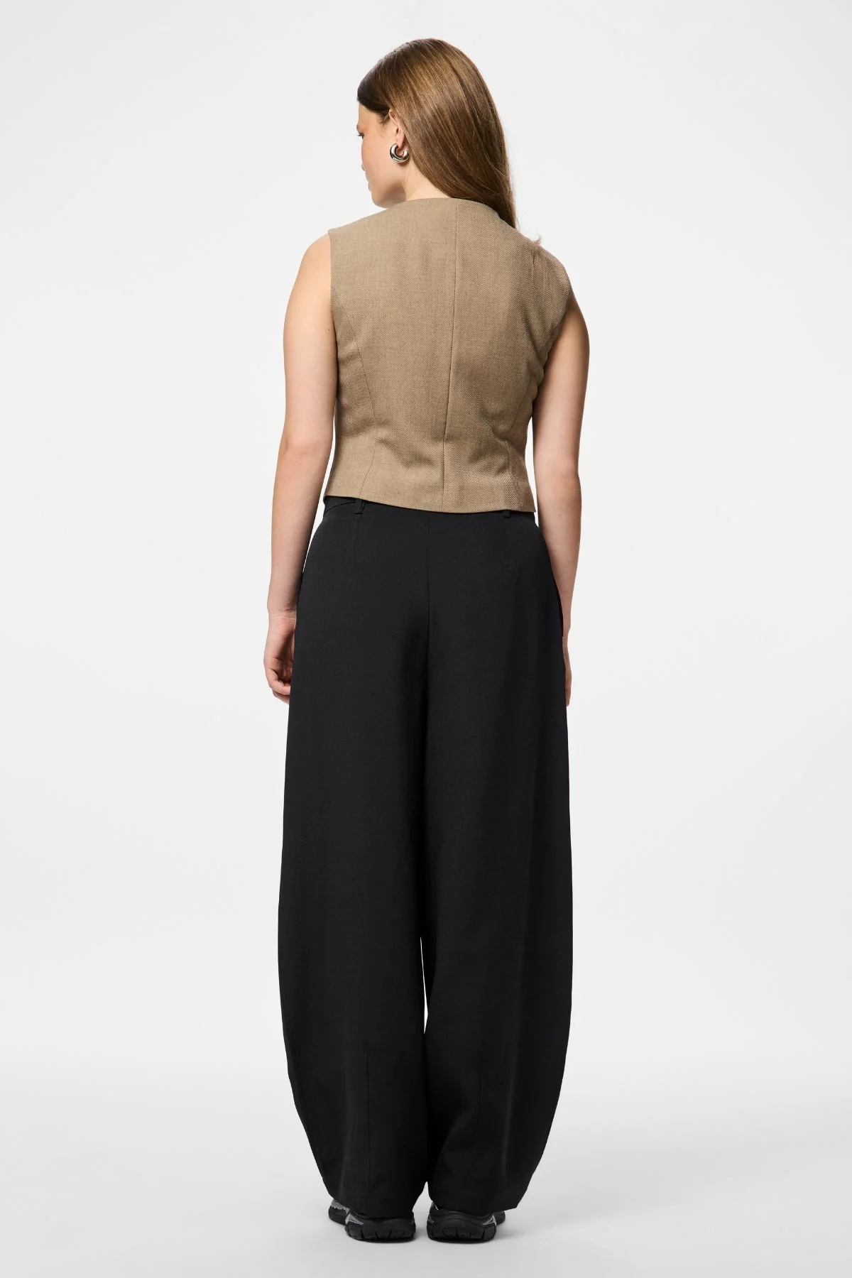 Asymmetrische Weste „Bubbles“ – Greige - Image 5