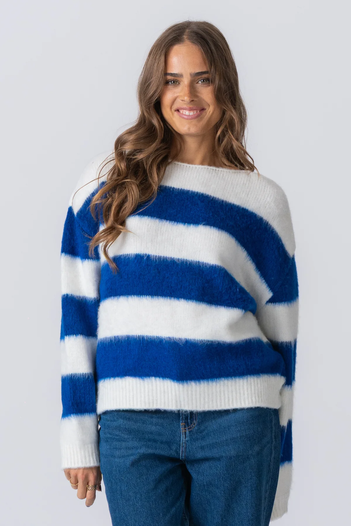 Celina gestreifter gestrickter Pullover - Weiß/Marine