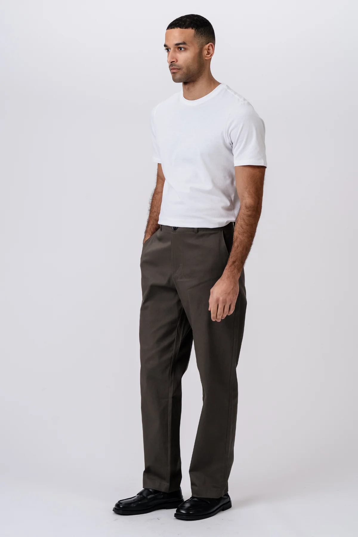 Chino weit – Oliv - Image 5