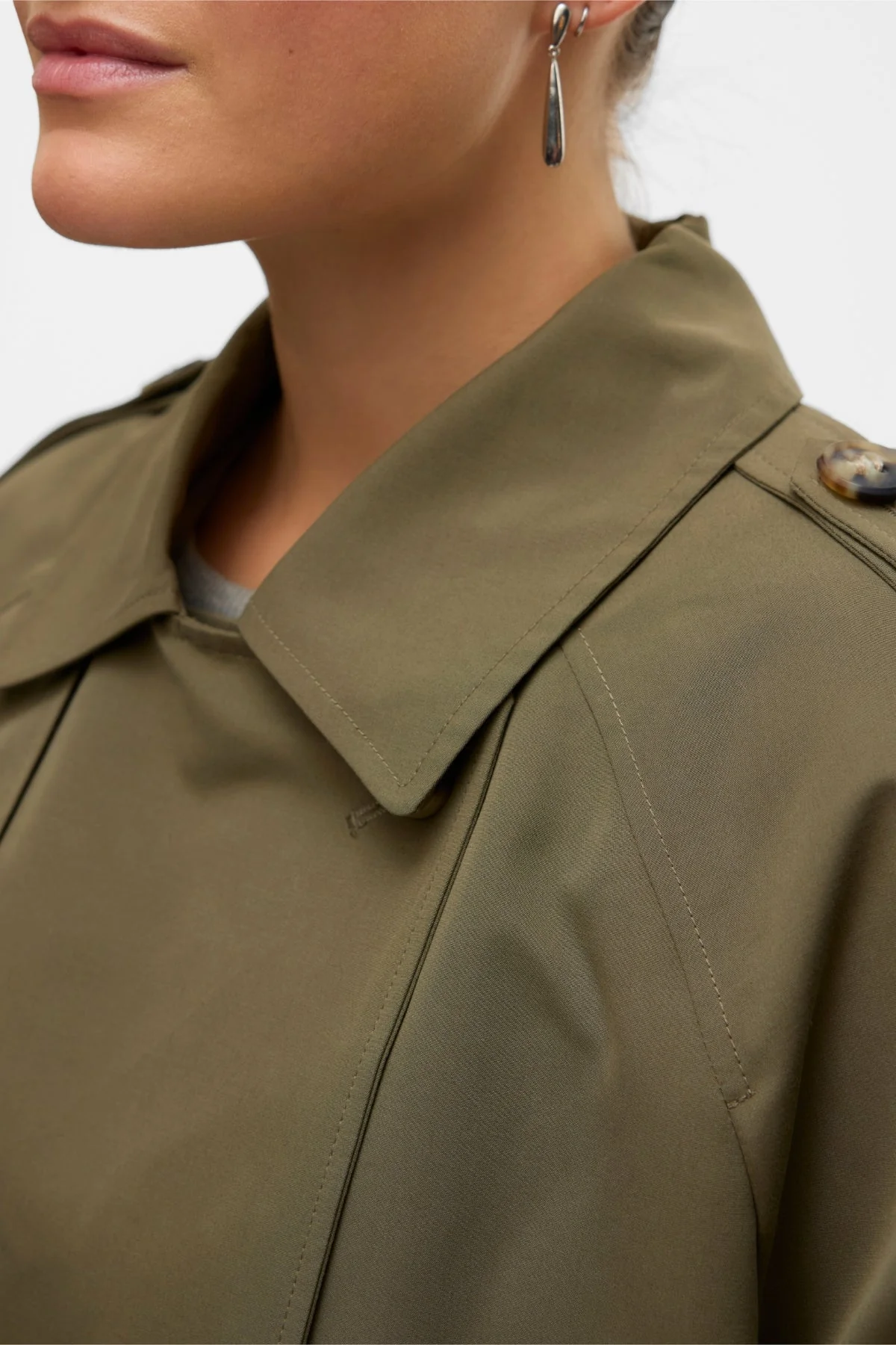 Chloe Kurzer Trenchcoat - Kalamata - Image 3