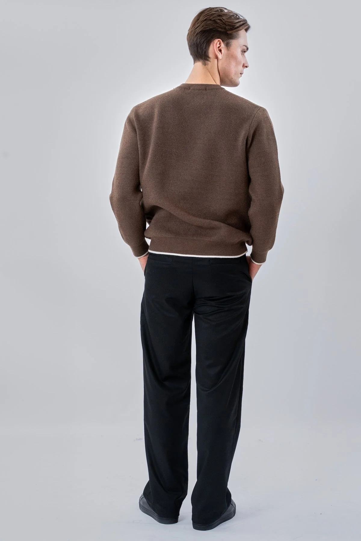 Pullover mit Rundhalsausschnitt – Braun - Image 4