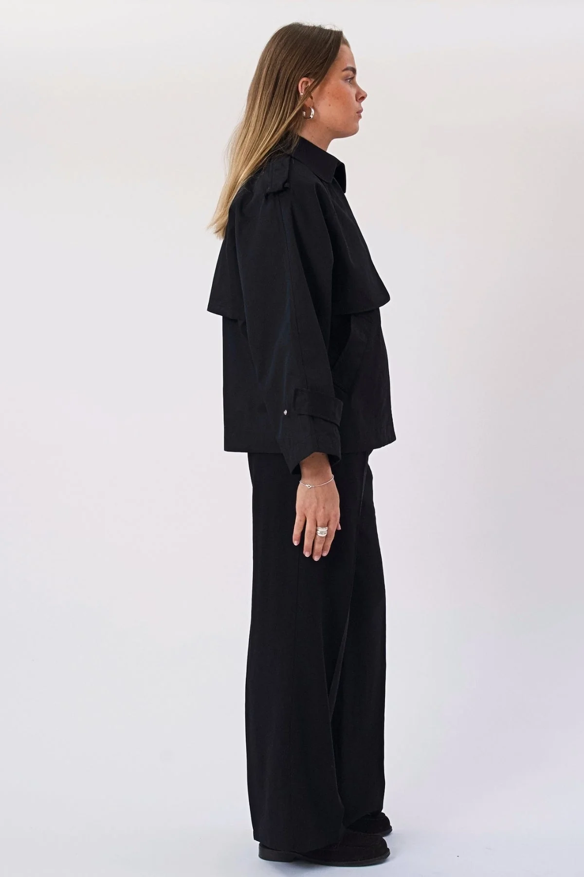 Elara Kurzer Trenchcoat - Schwarz - Image 3