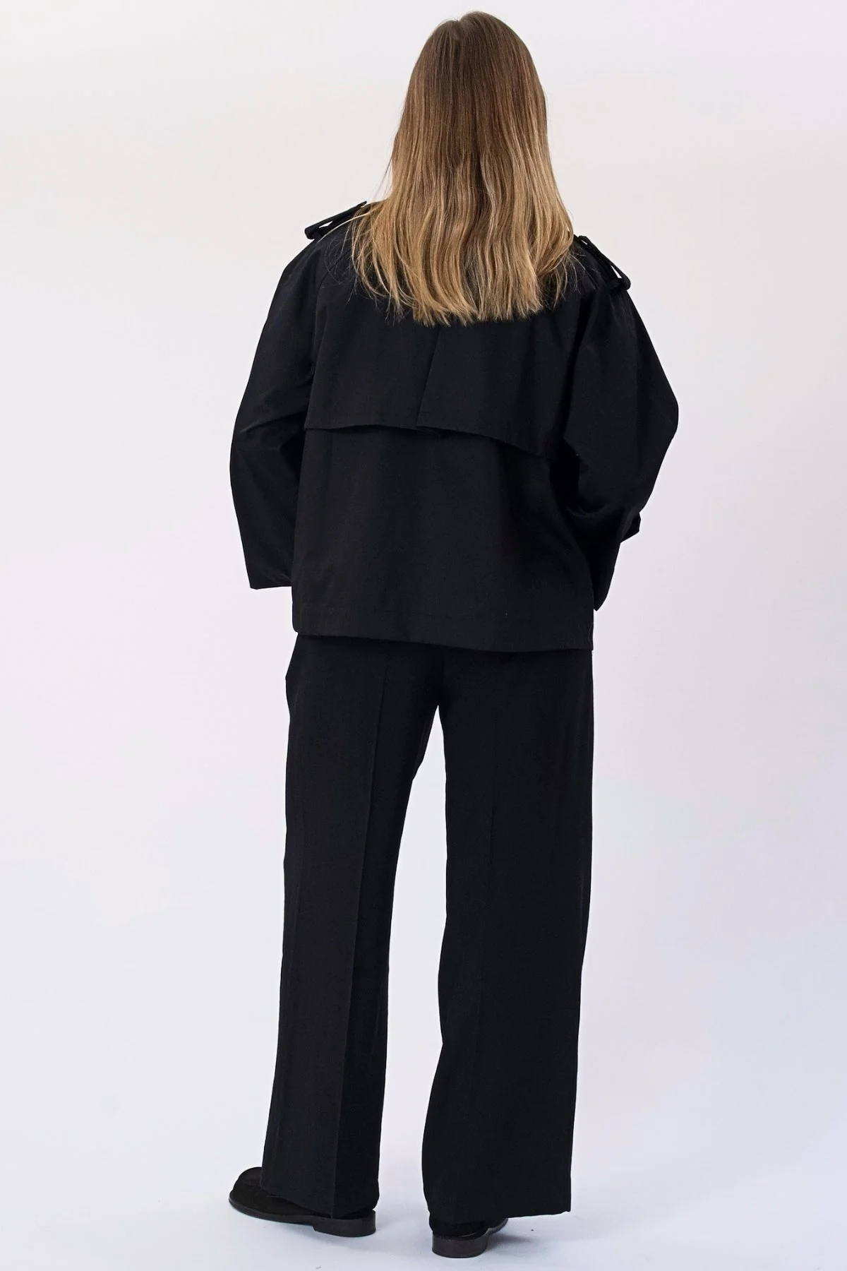 Elara Kurzer Trenchcoat - Schwarz - Image 4