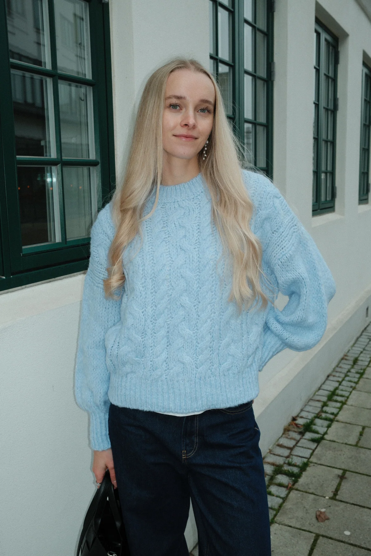 Emma Zopfmuster – Himmelblau - Image 4
