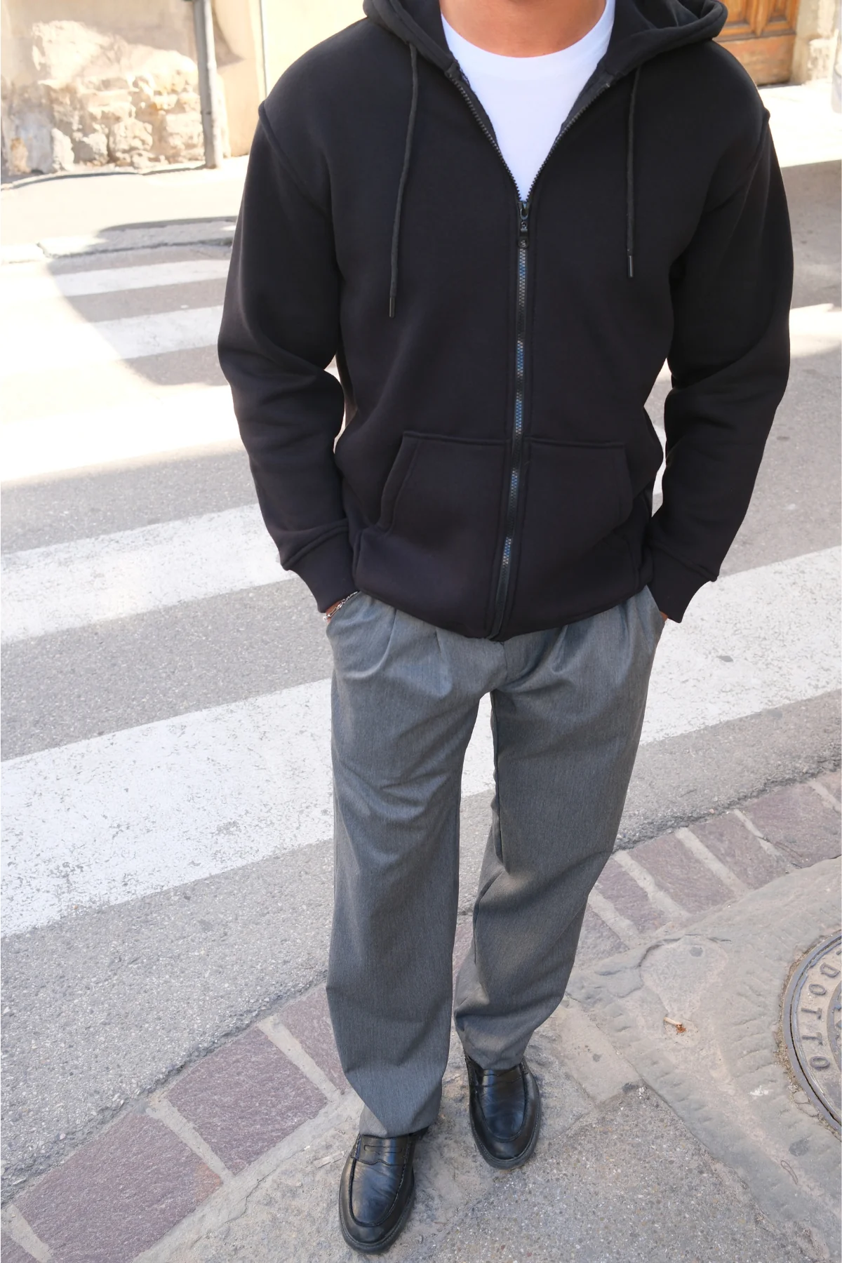 Entspannter Zip Hoodie - Schwarz - Image 2
