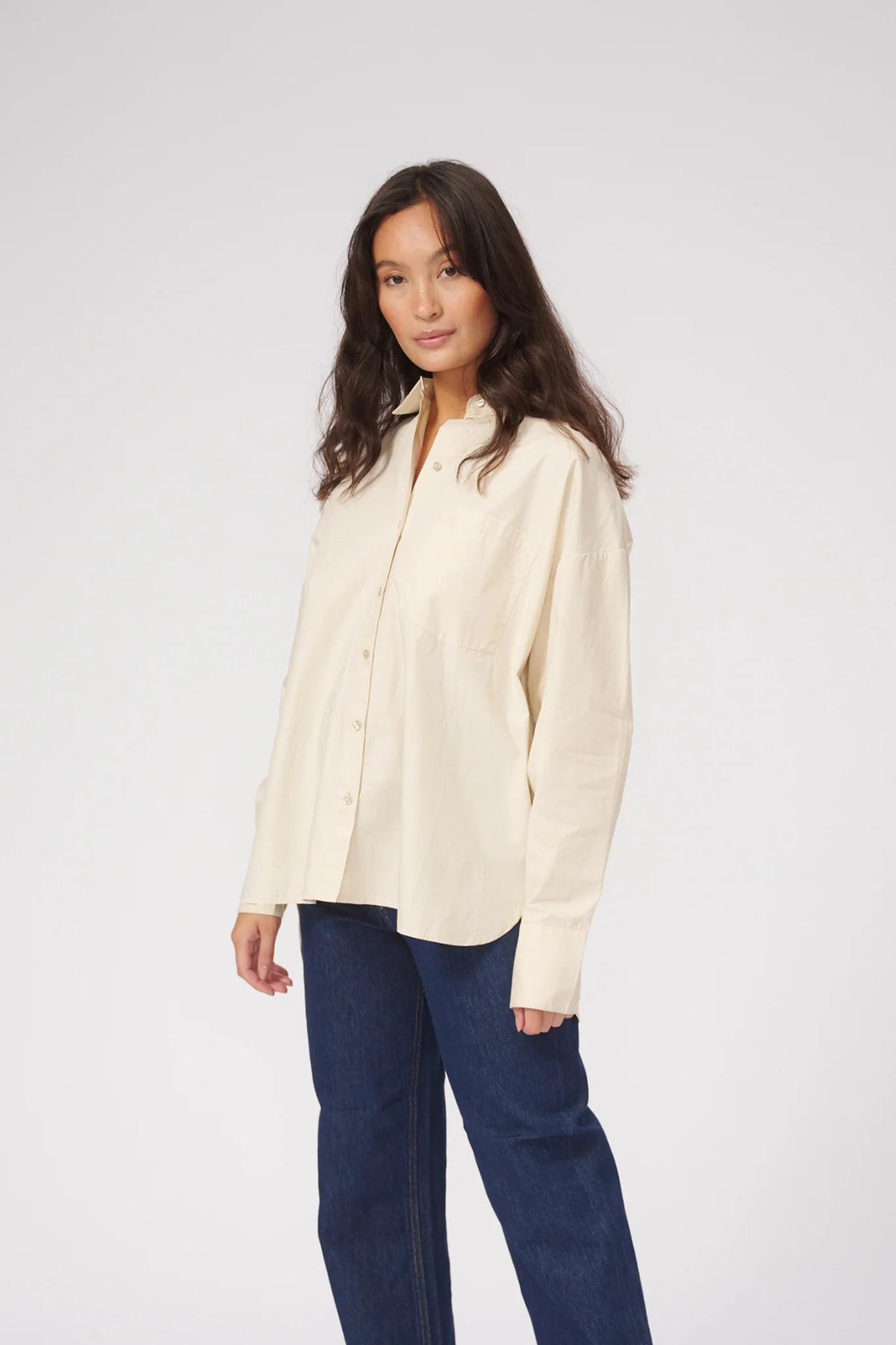 Entspanntes Hemd - Beige - Image 7