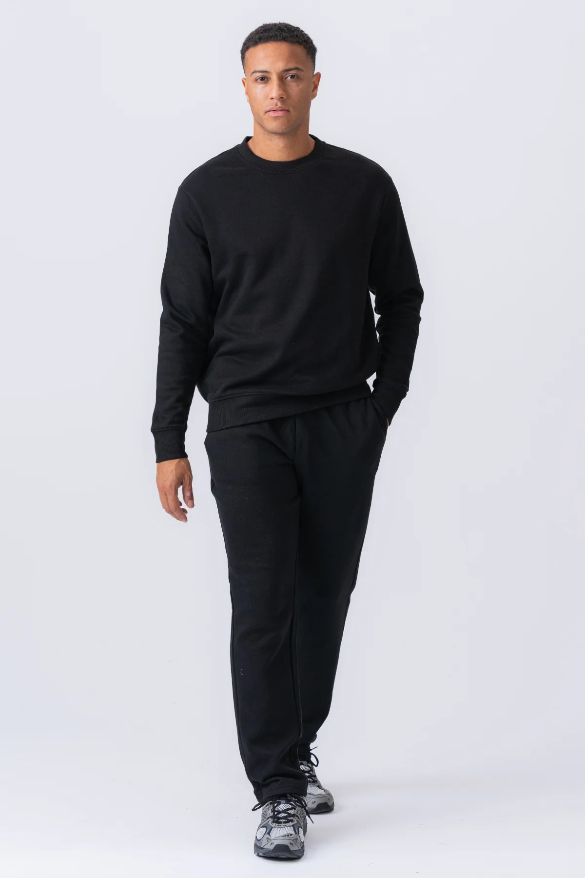 Essential-Jogginghose - Schwarz - Image 2