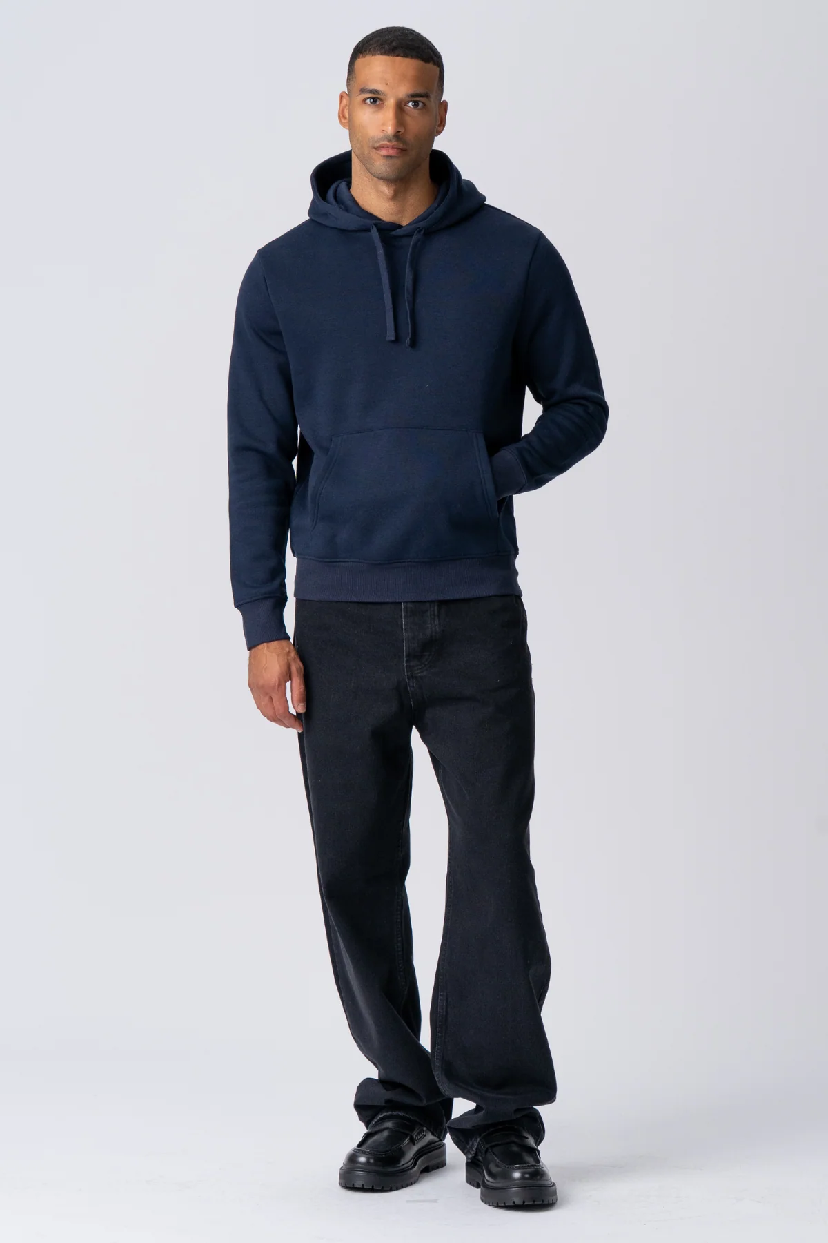 Essential Kapuzenpullover – Marineblau - Image 3