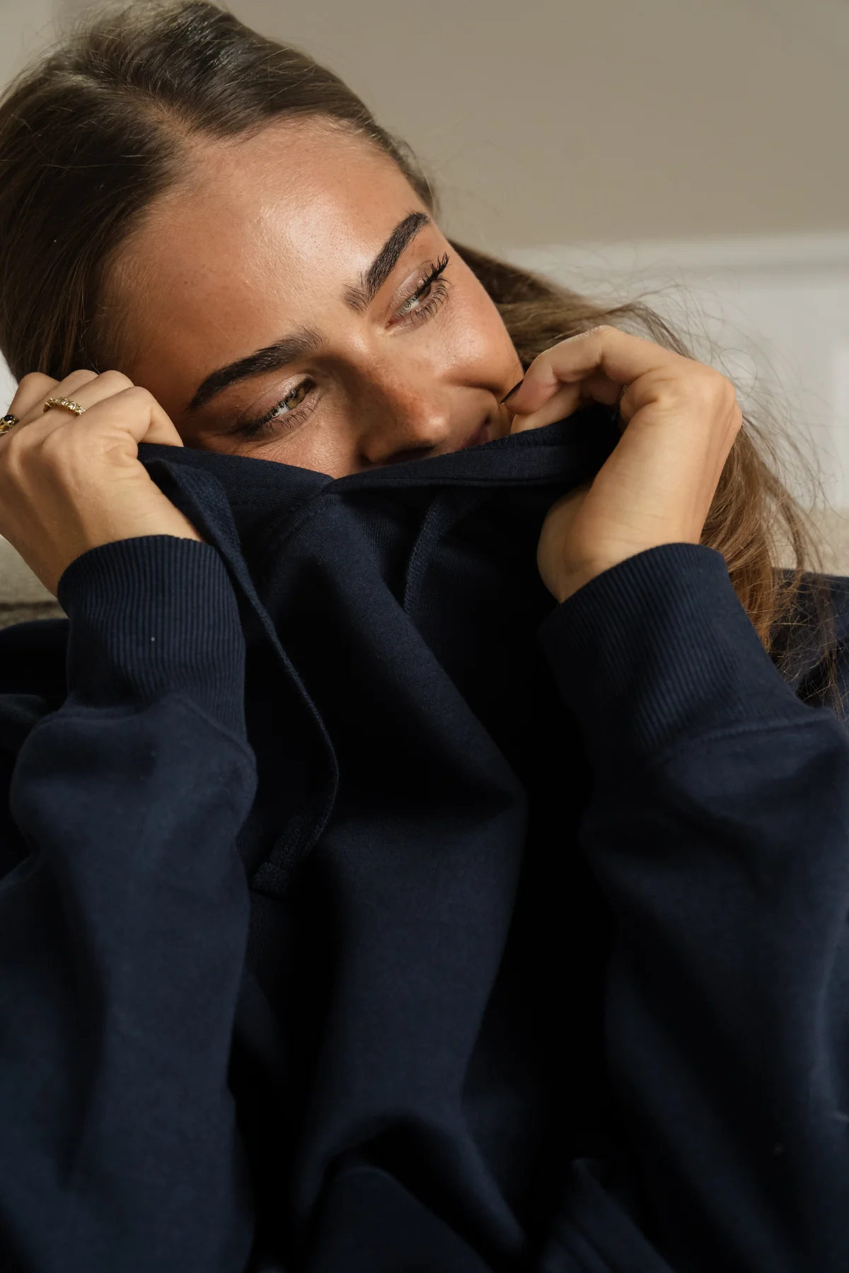 Essential Kapuzenpullover – Marineblau - Image 6