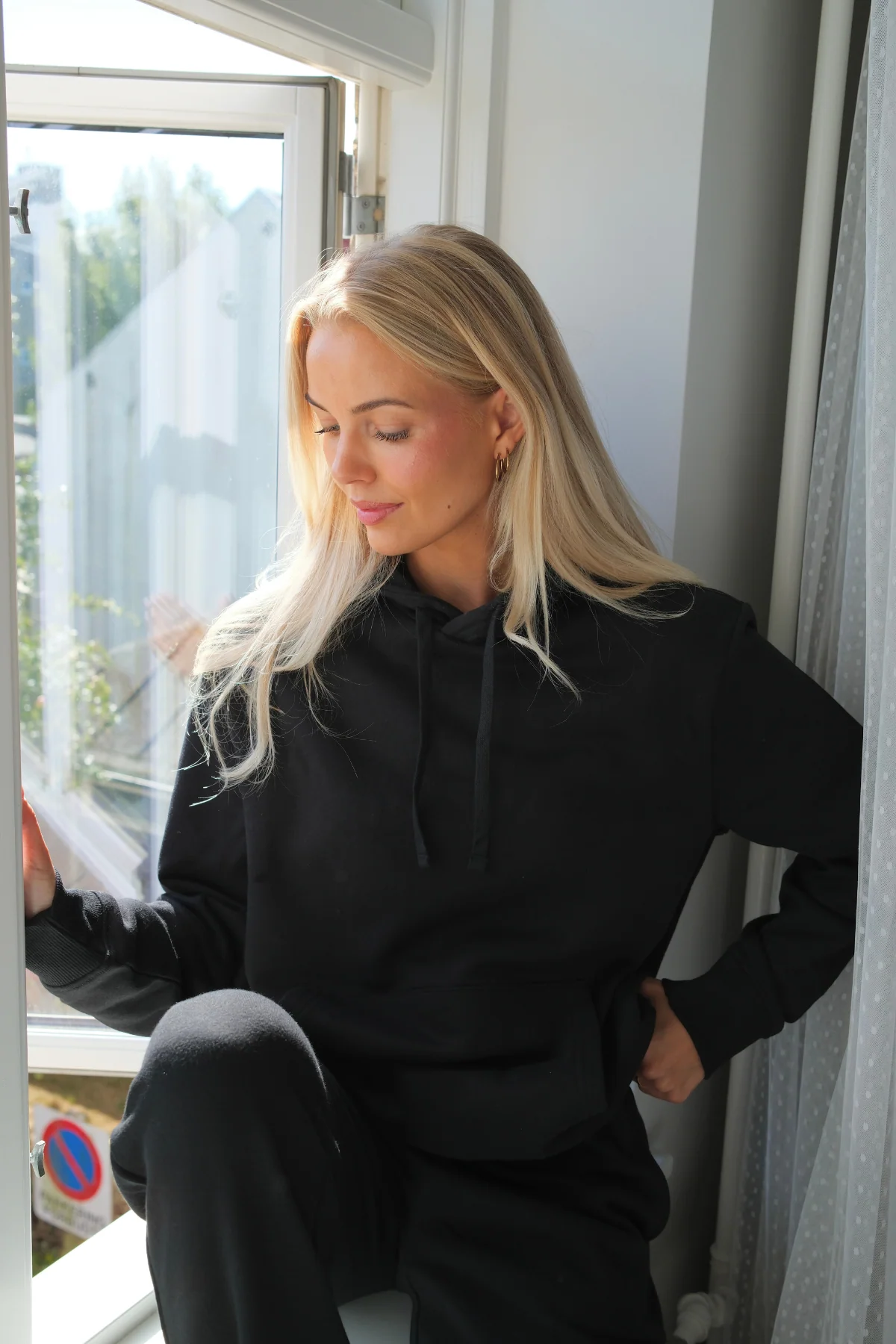 Essential Kapuzenpullover - Schwarz - Image 4