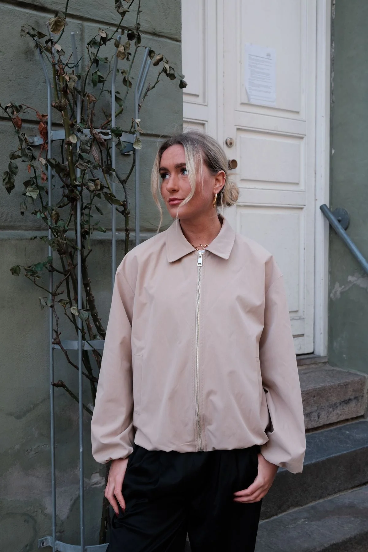 Kurze Jacke „Ines“ – Beige - Image 4