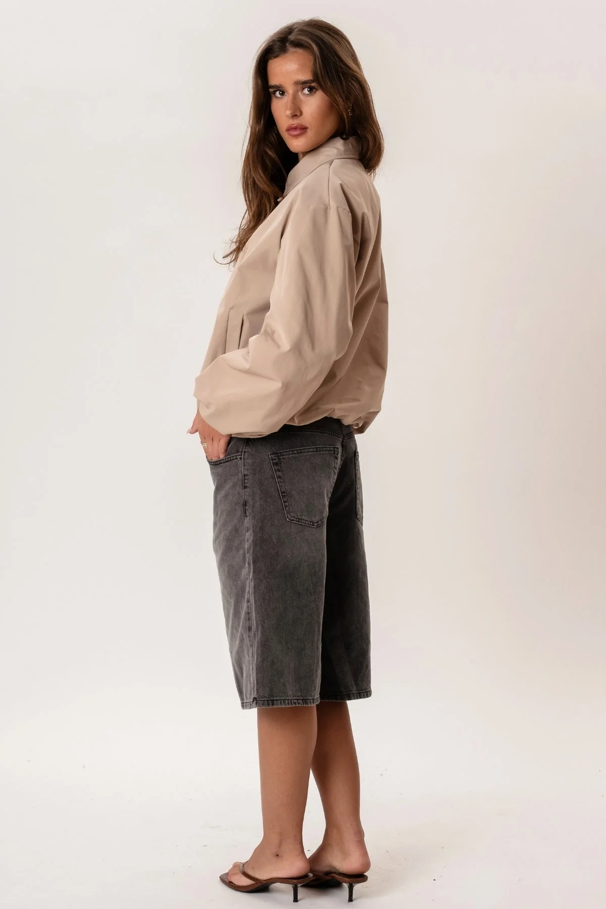 Kurze Jacke „Ines“ – Beige - Image 5