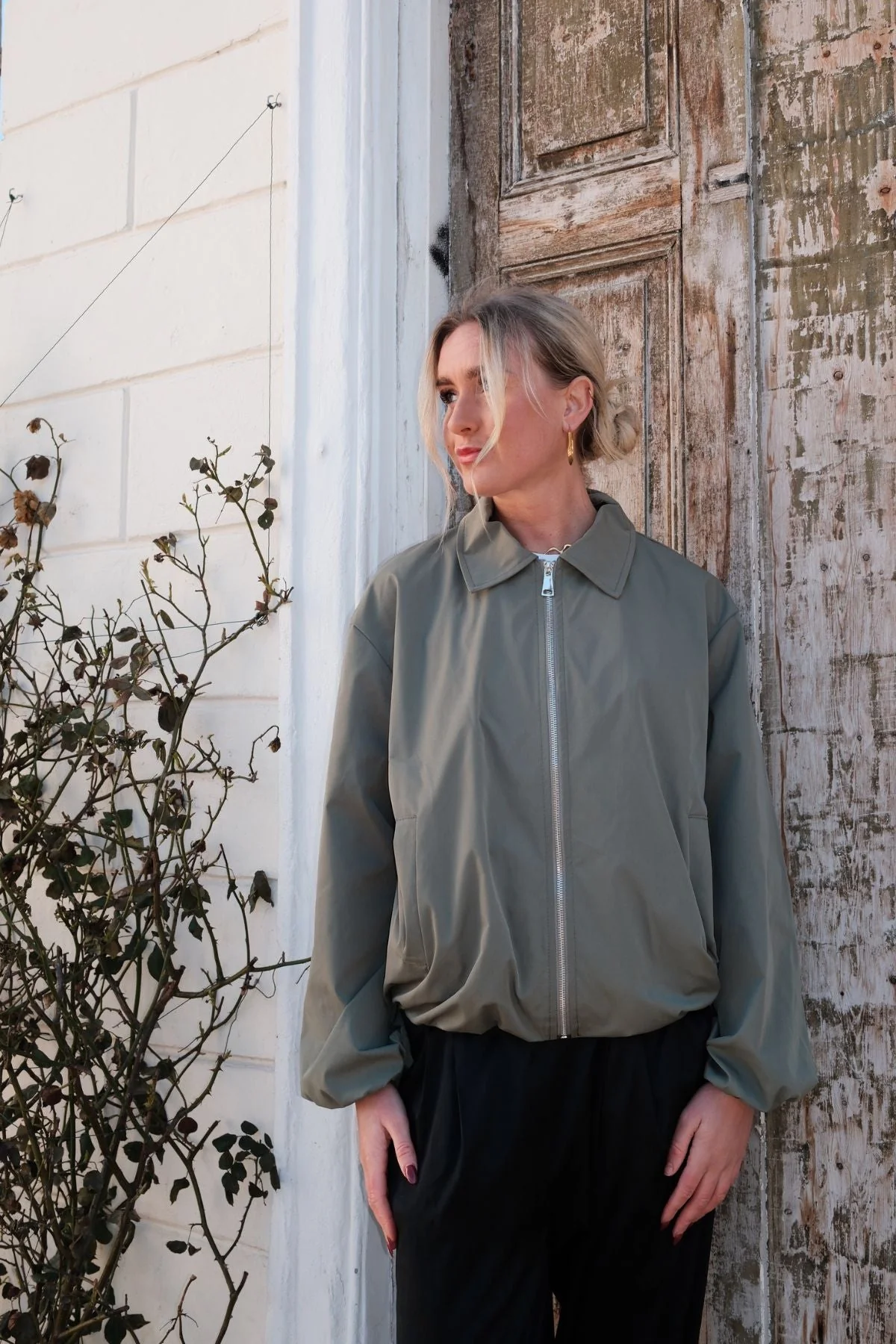 Ines kurze Jacke – Khaki - Image 3