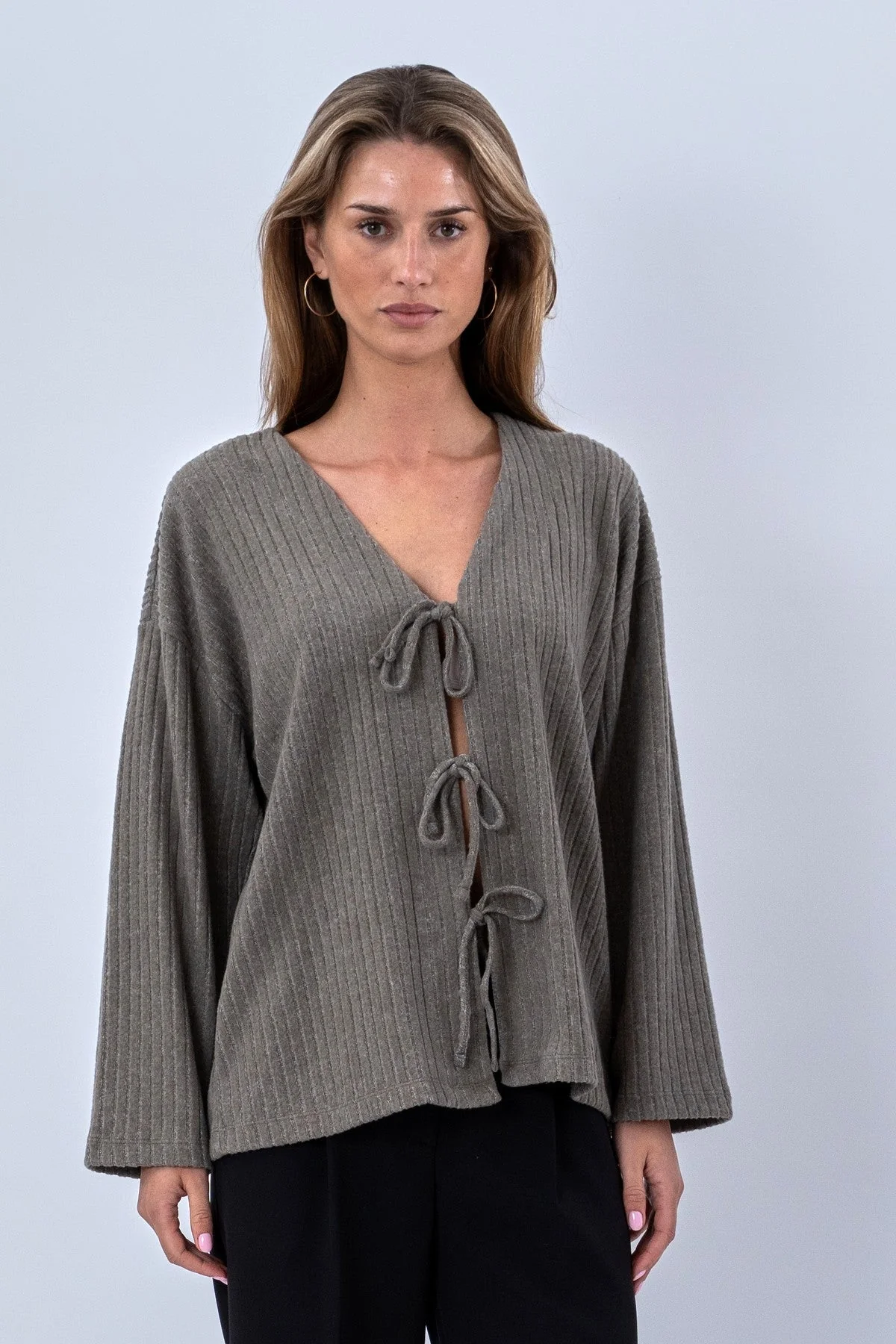 Ivy Krawattenbluse gestrickt – Khaki