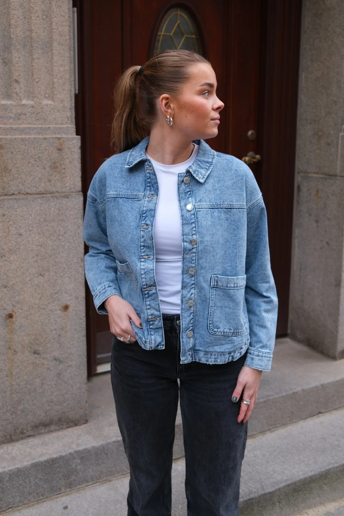 Jamie Denim Shacket - Hellblauer Denim - Image 3