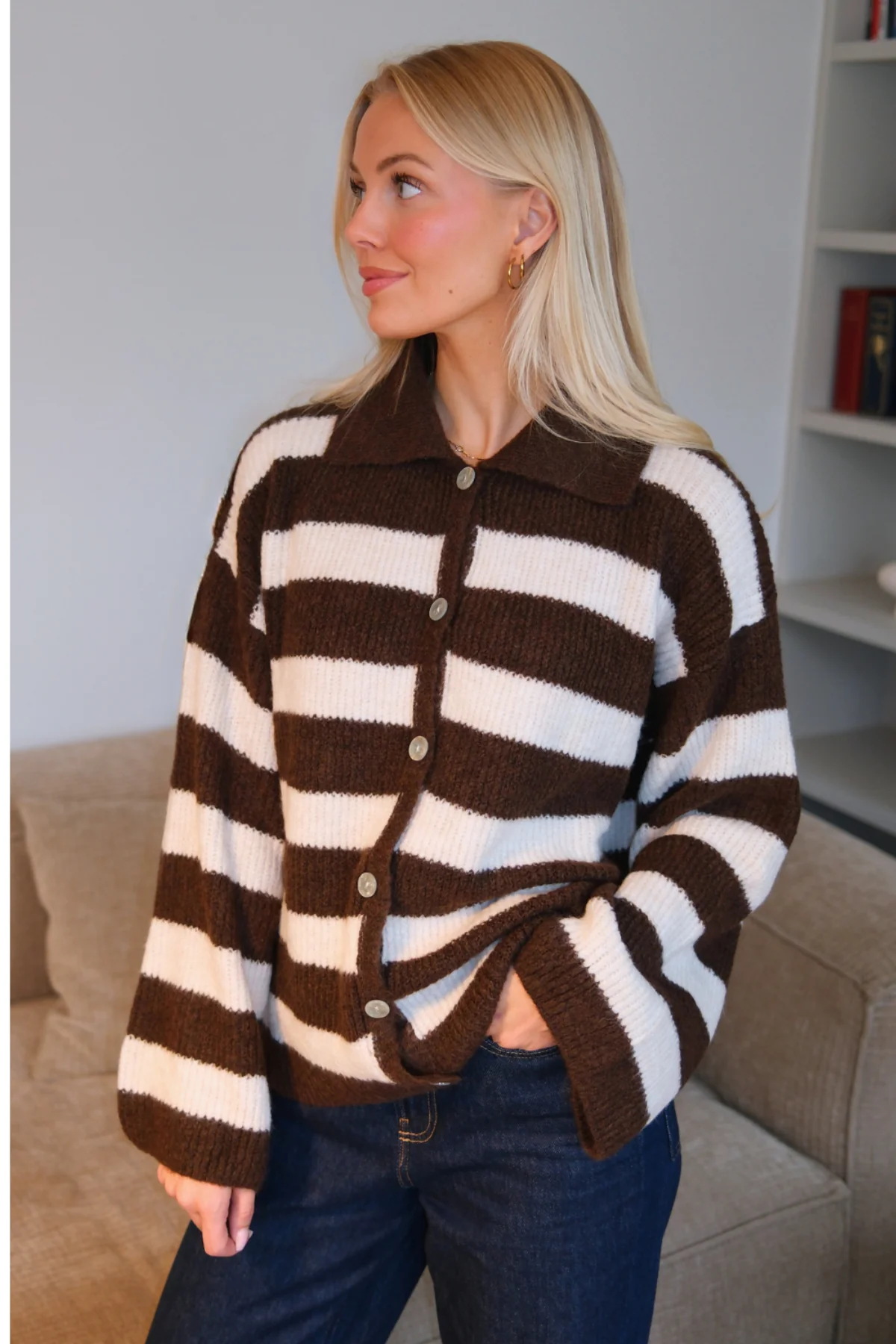 Josie Polo Knit – Braun/Gebrochenes Weiß - Image 4