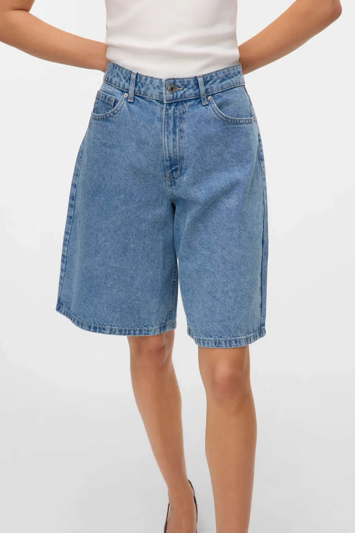 Kath Long Denim Shorts - Hellblauer Denim - Image 5
