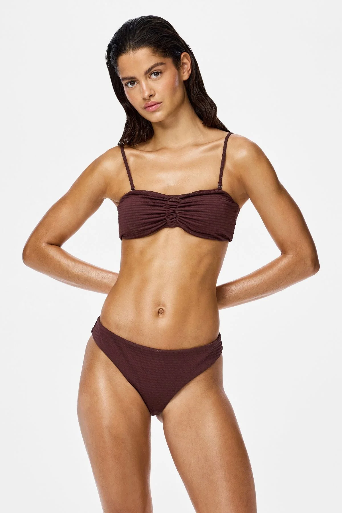 Kaya Seersucker-Bikinioberteil – Tiefes Mahagoni - Image 2