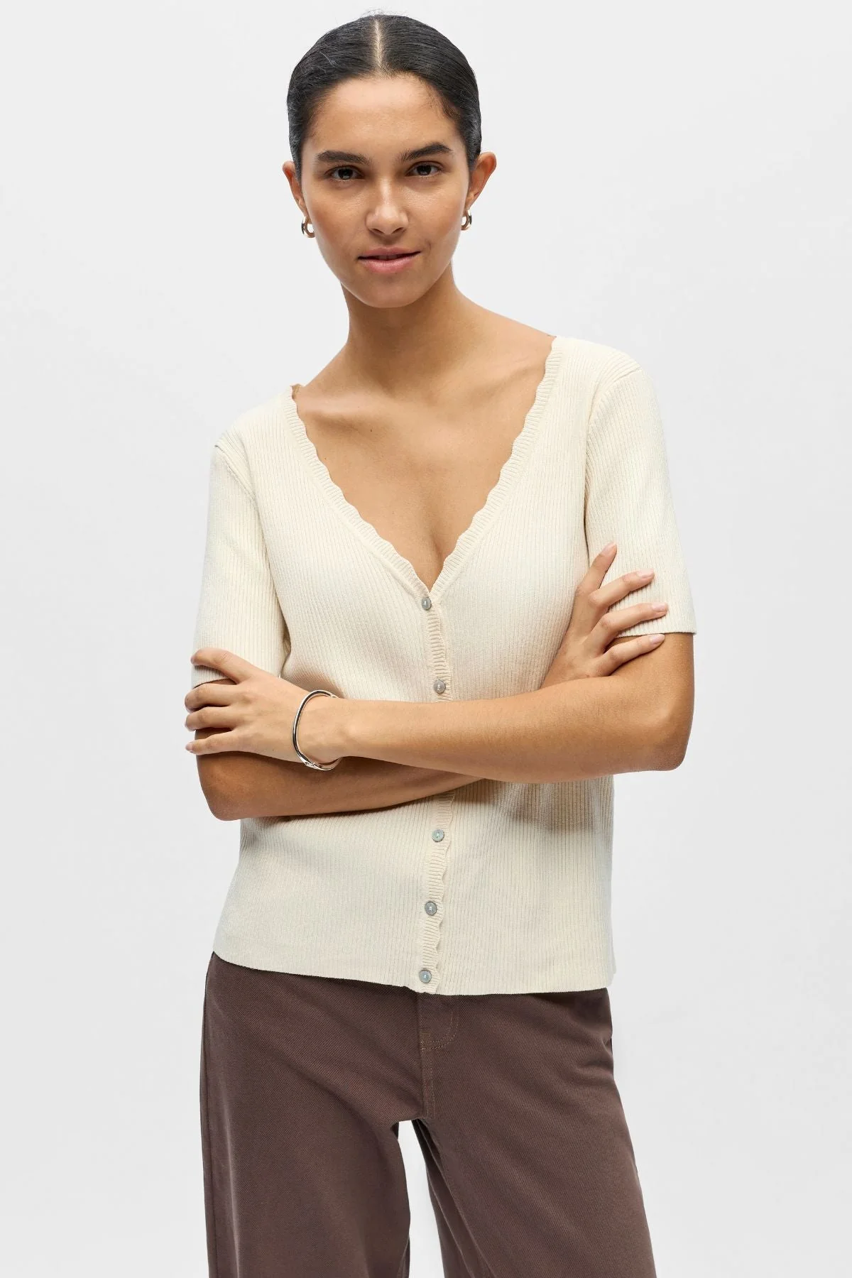 Kelly Re Strickjacke mit V-Ausschnitt – Birke
