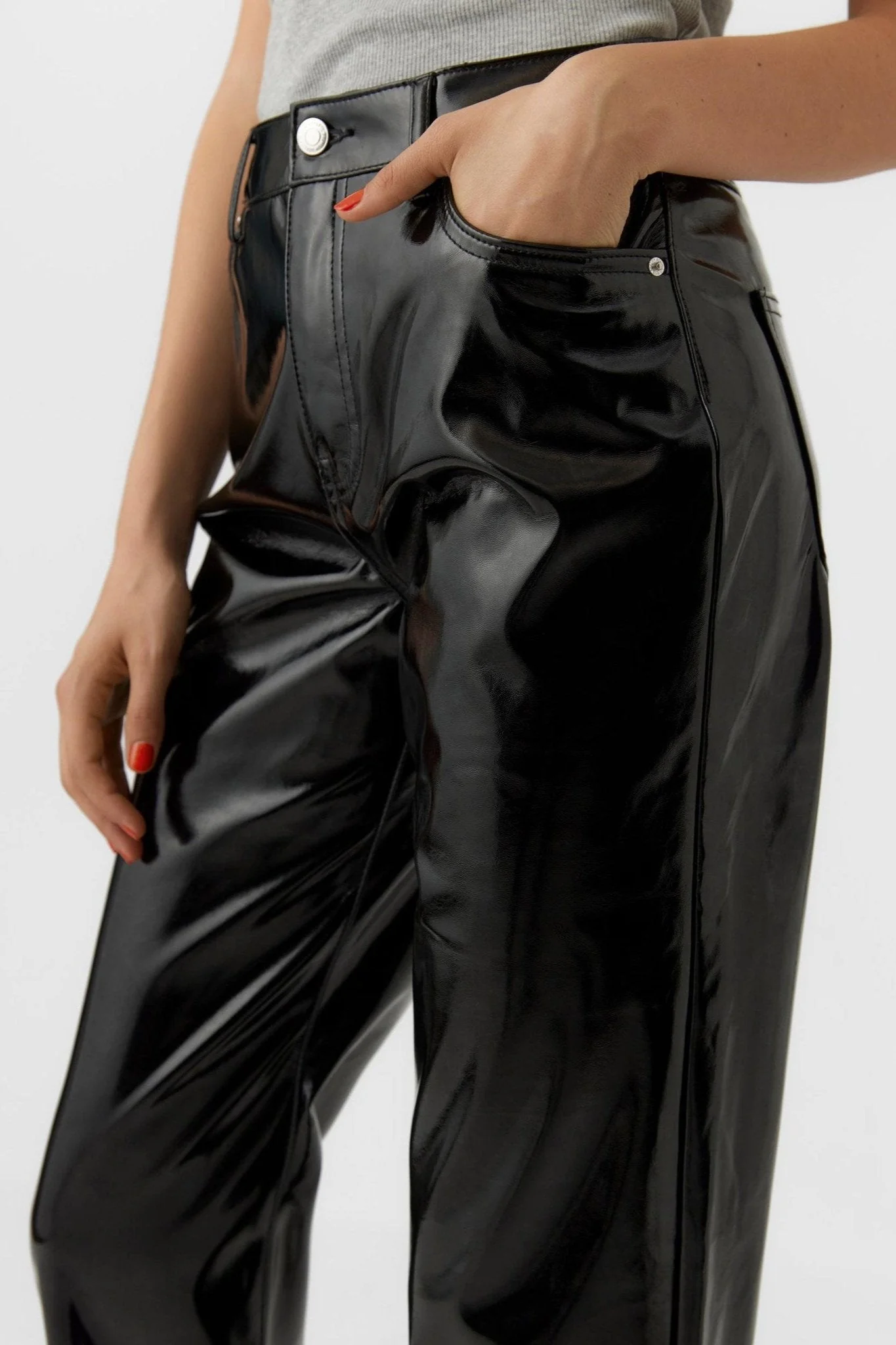 Kithy Lose Glossy Pants - Schwarz - Image 2