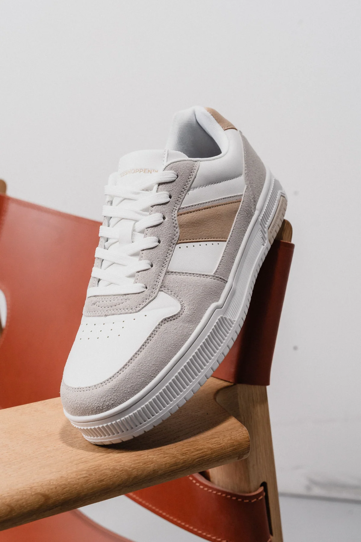 Klassischer Sneaker - Weiß/Beige - Image 3