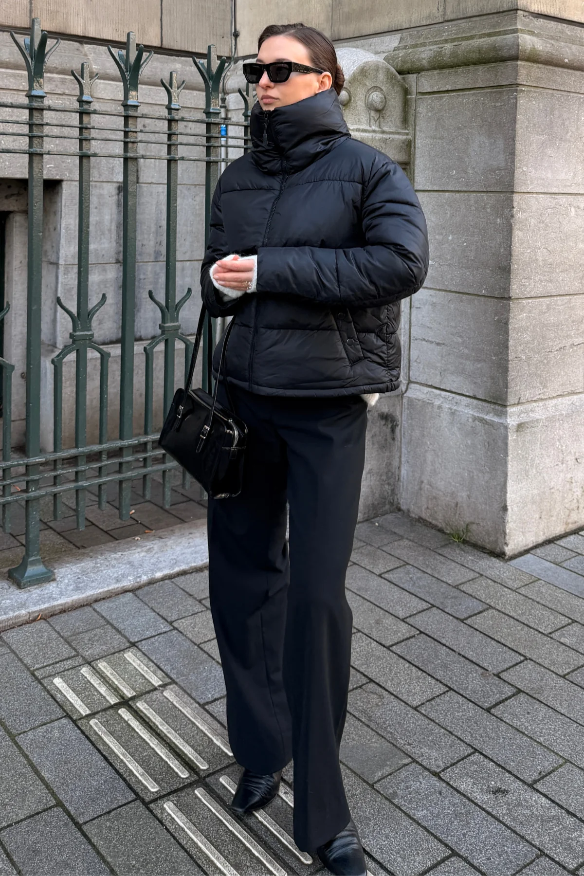 Kurze Pufferjacke - Schwarz - Image 4