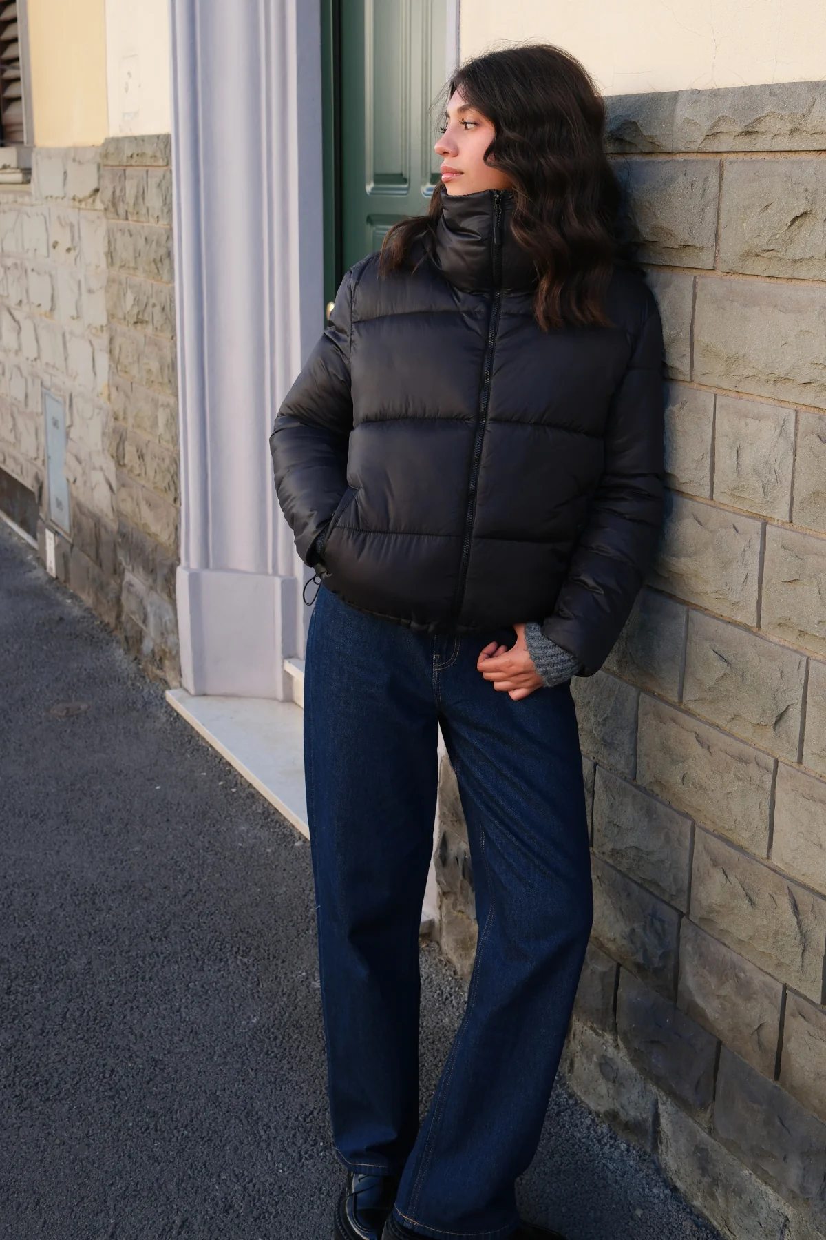 Kurze Pufferjacke - Schwarz - Image 7