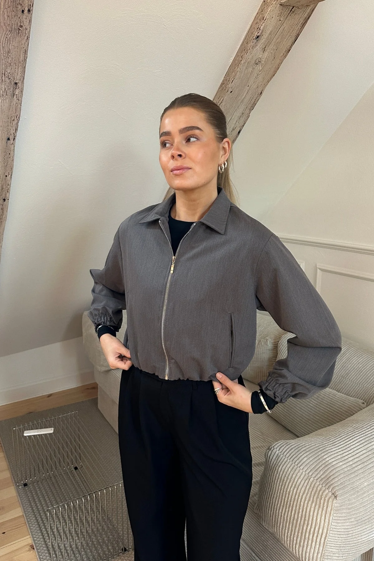 Kylie kurze Jacke – Grau - Image 2