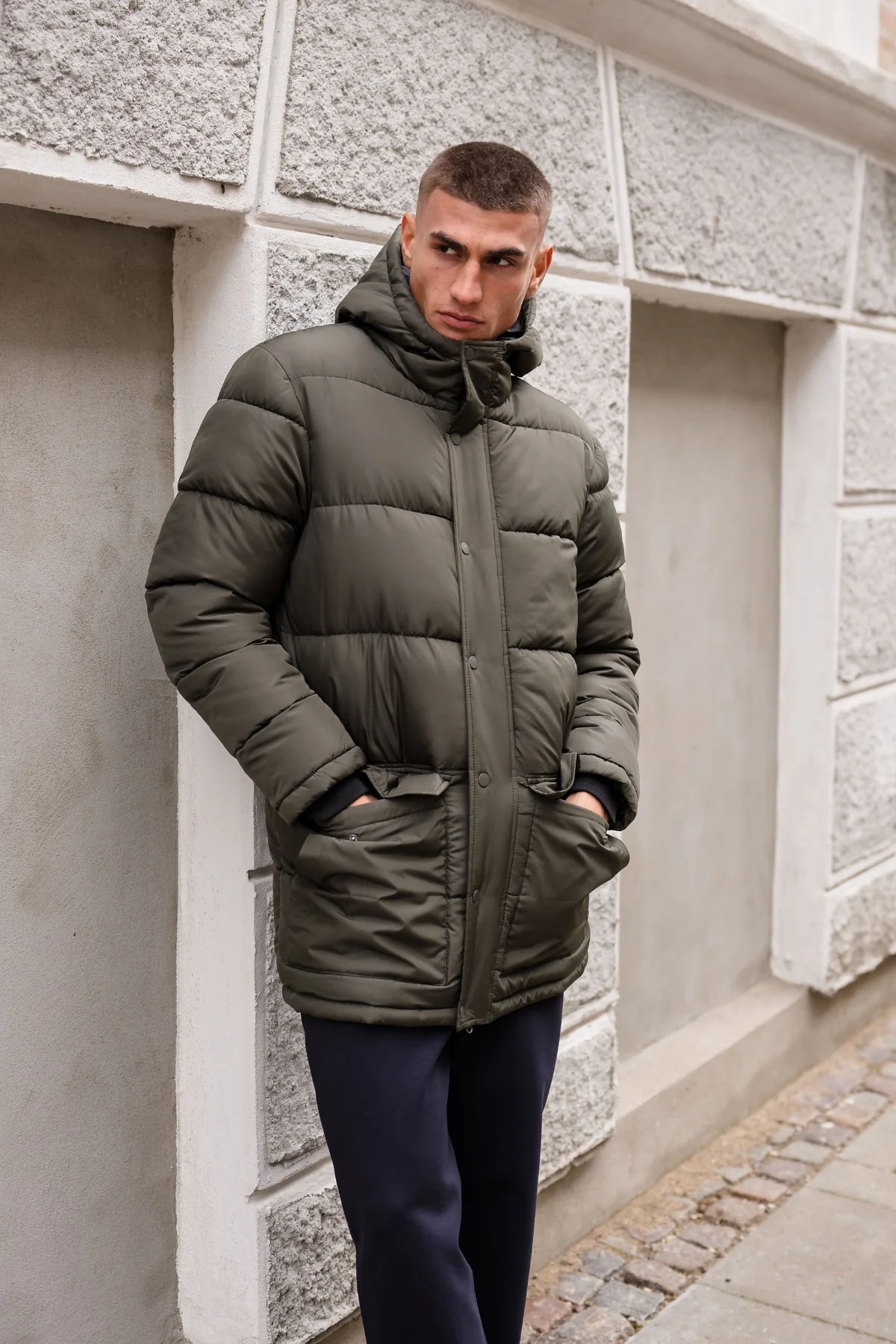 Lange Pufferjacke - Olive - Image 4