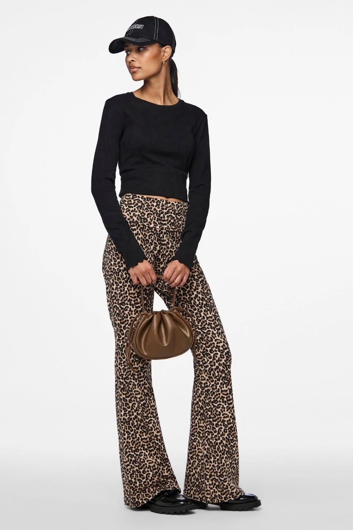Marie O -Neck Poin Top - Schwarz - Image 2