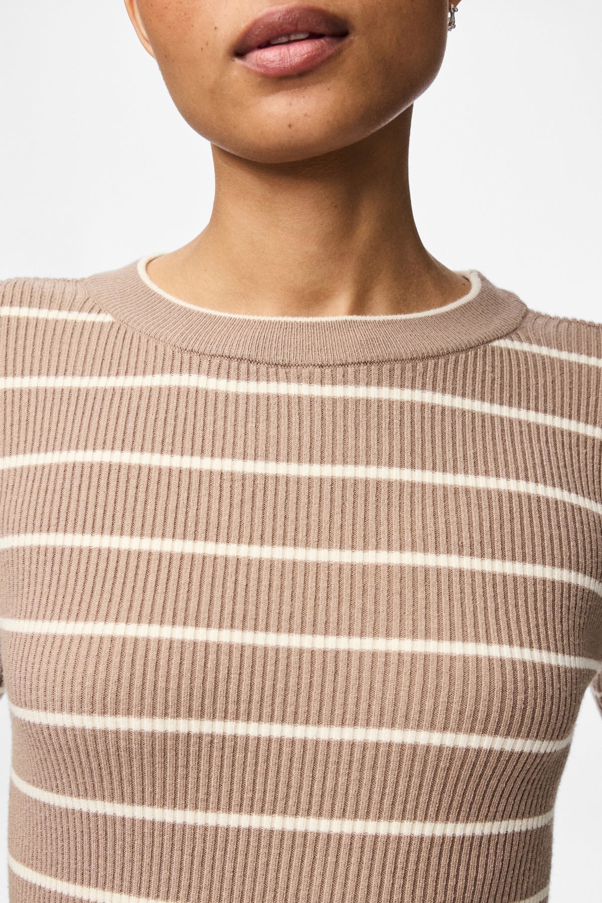 Mira New O-Neck Strick – Greige/Birke - Image 3