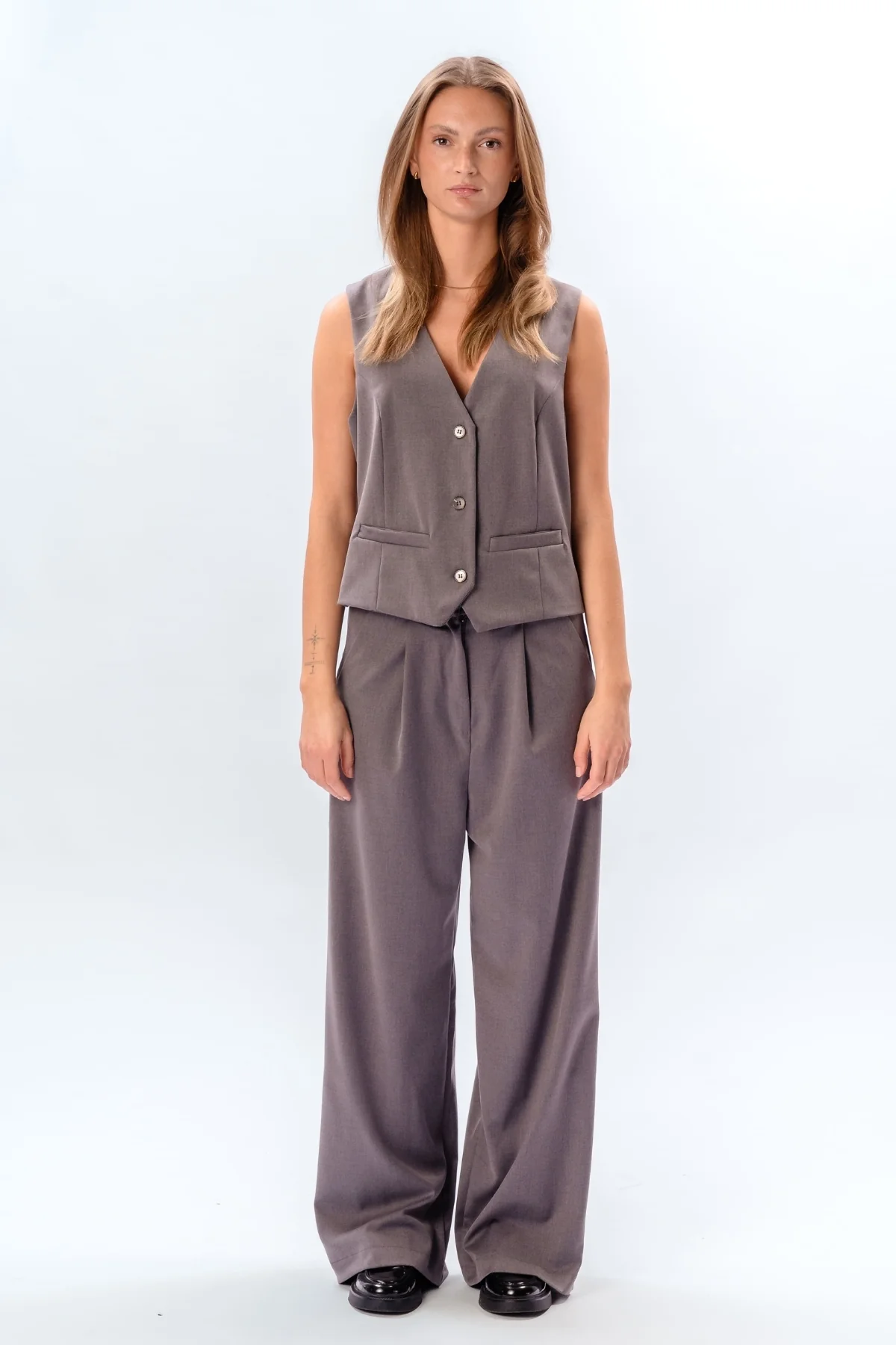 Nadia Vest und pants (Dunkelgrau) - Paketangebot - Image 3