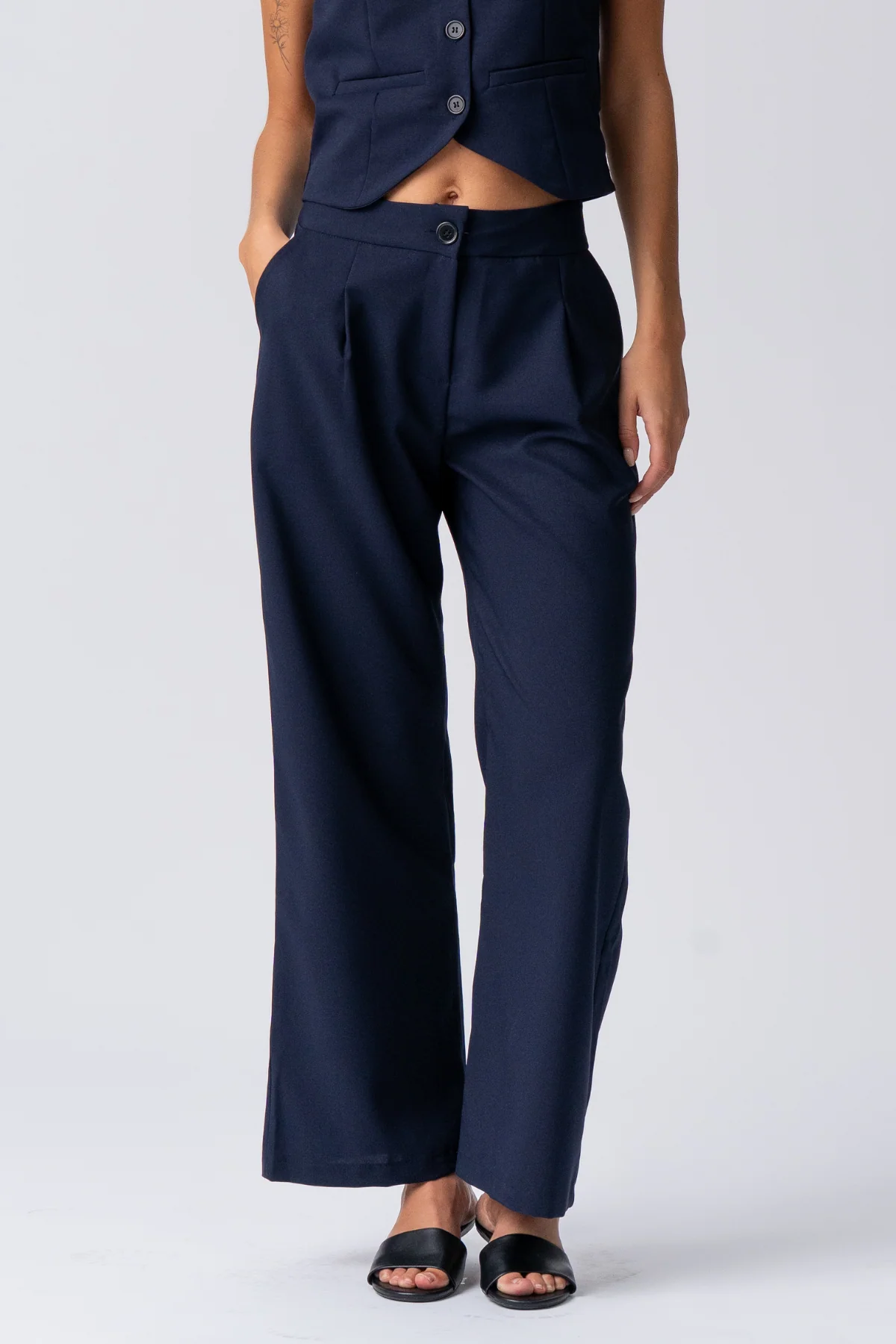 Natalie Vest und Pants (Schwarz) - Paketangebot - Image 6