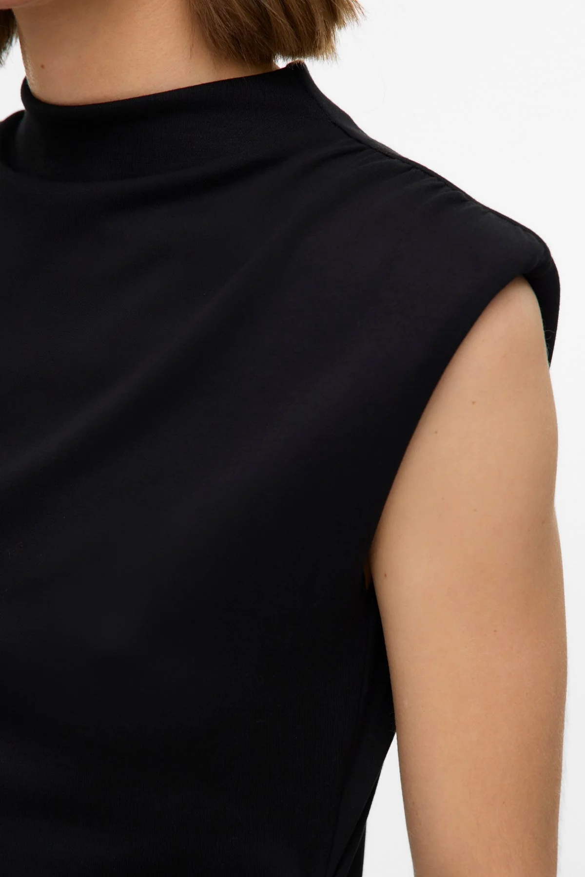 Kurzes, hochgeschlossenes Nelli-Kleid - Schwarz - Image 8