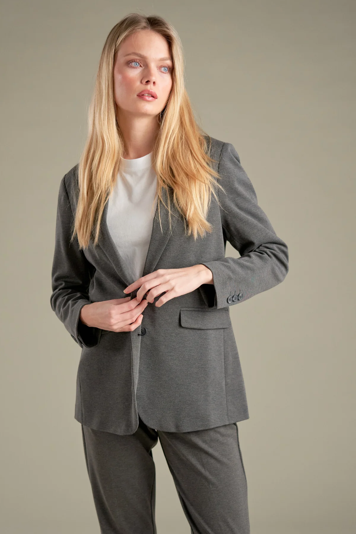 Klassischer Blazer – Dunkelgrau - Image 3