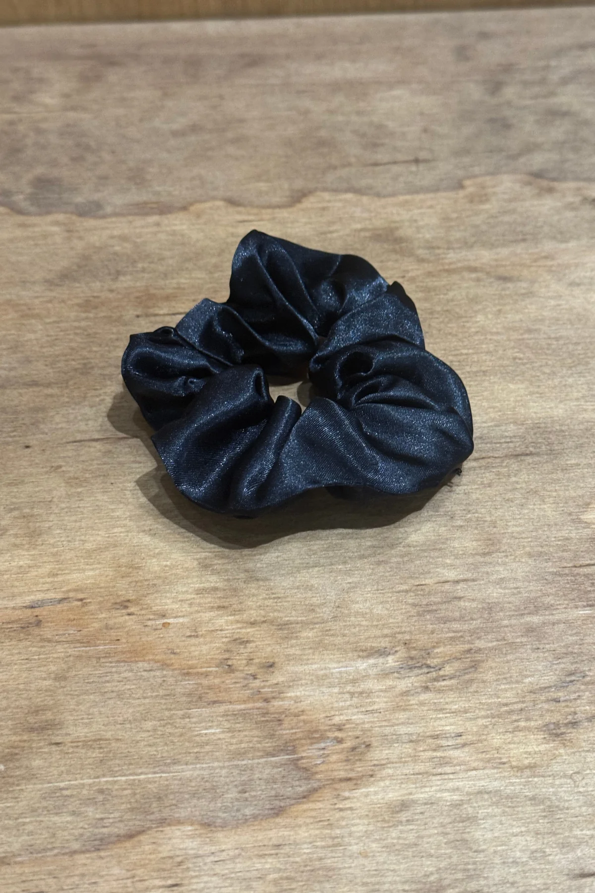 Satin Scrunchie - Schwarz - Image 2